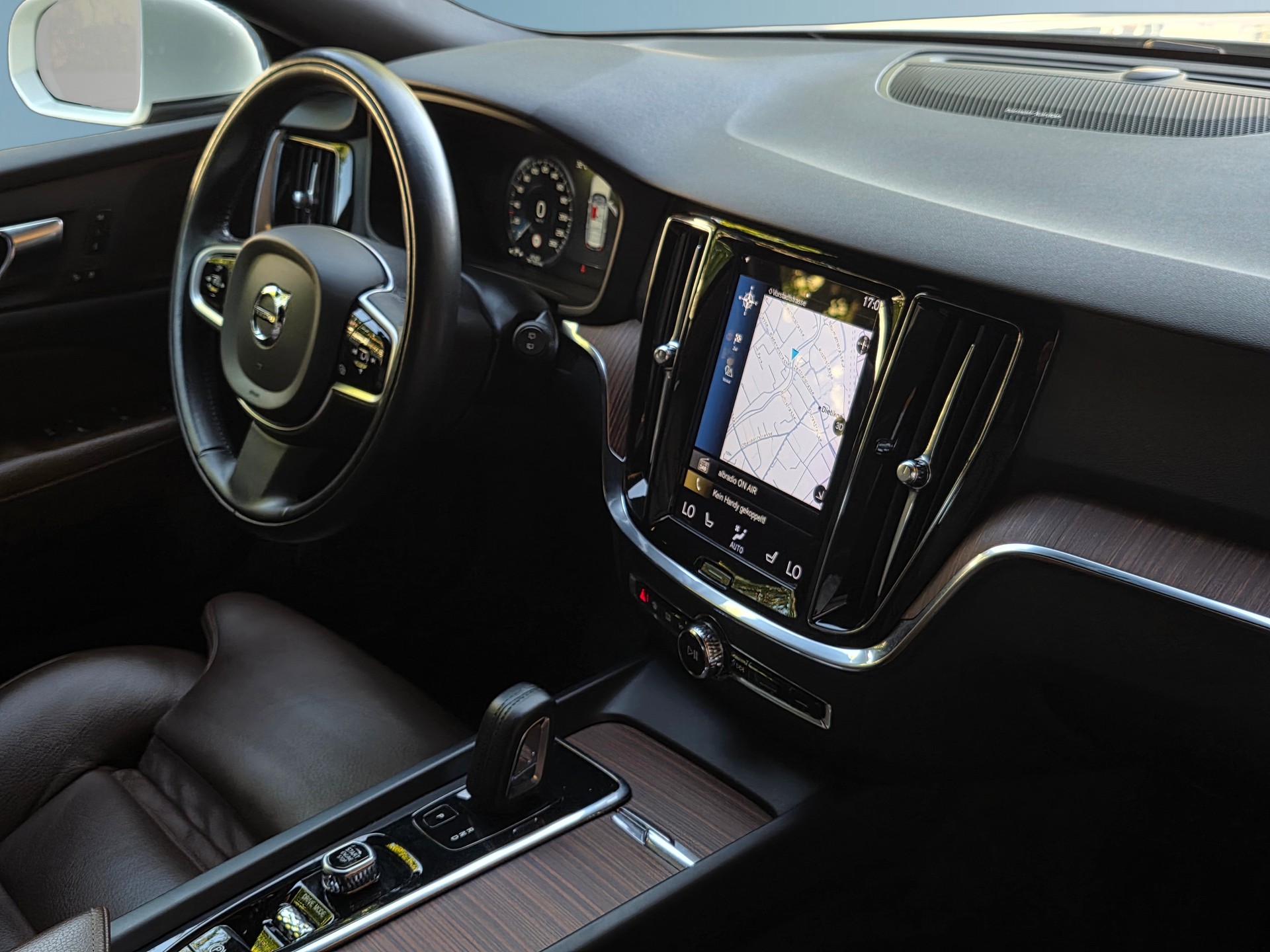 VOLVO V60 Cross Country B4 Diesel Mild Hybrid AWD Geartronic * AHK * Top Ausstattung * CH-Fahrzeug *-image-18