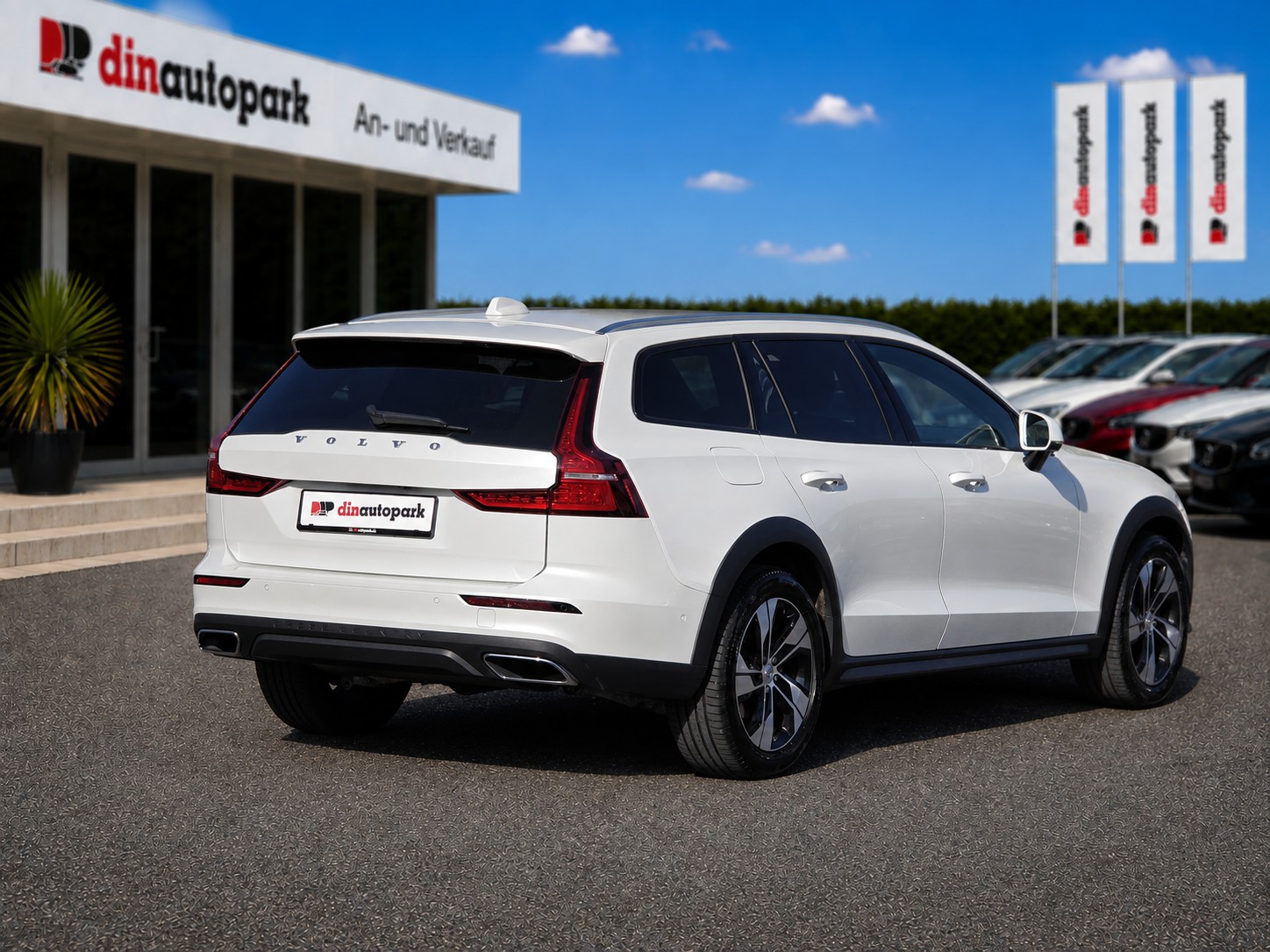 VOLVO V60 Cross Country B4 Diesel Mild Hybrid AWD Geartronic * AHK * Top Ausstattung * CH-Fahrzeug *-showroom-element-3