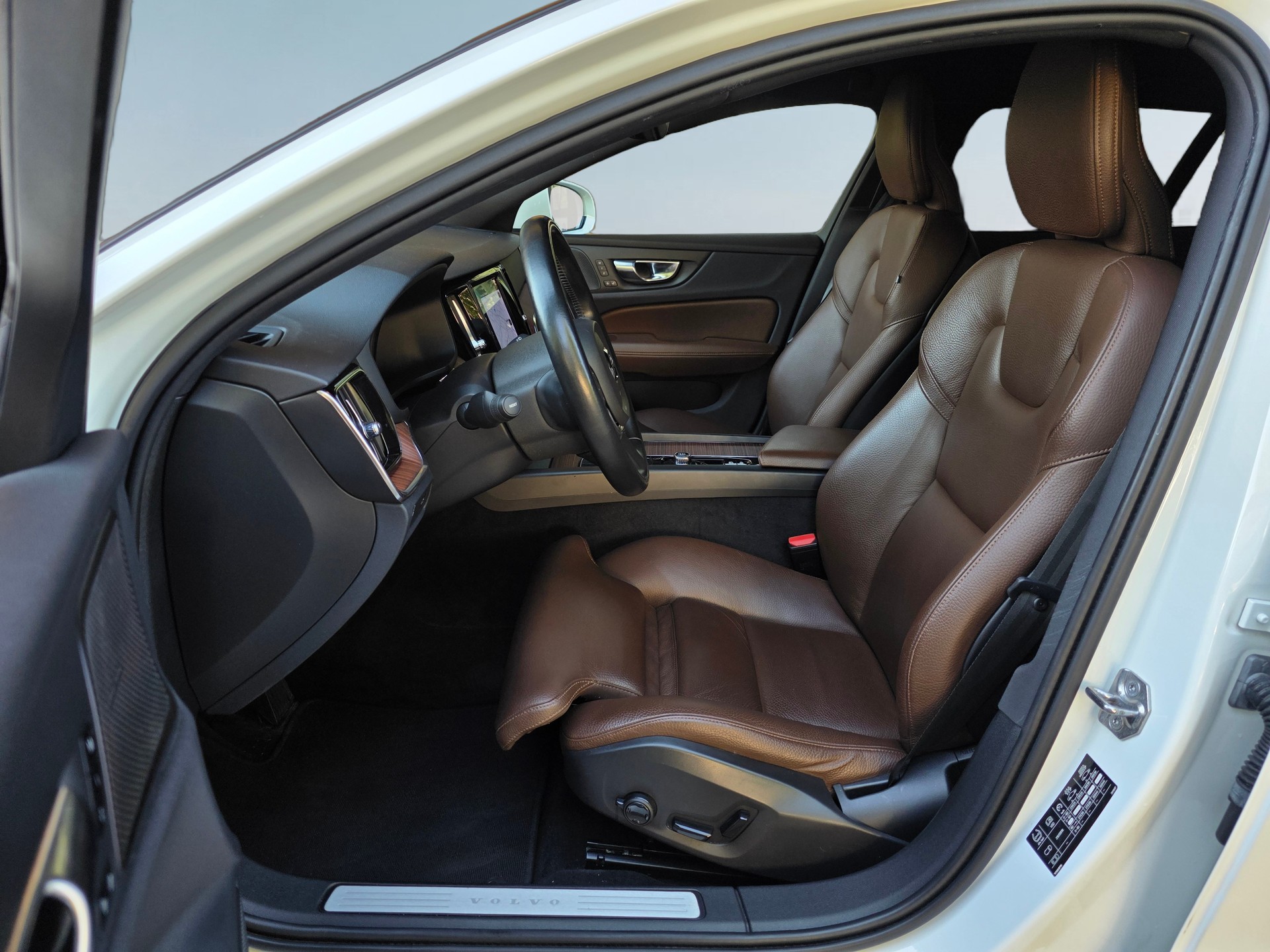 VOLVO V60 Cross Country B4 Diesel Mild Hybrid AWD Geartronic * AHK * Top Ausstattung * CH-Fahrzeug *-image-5
