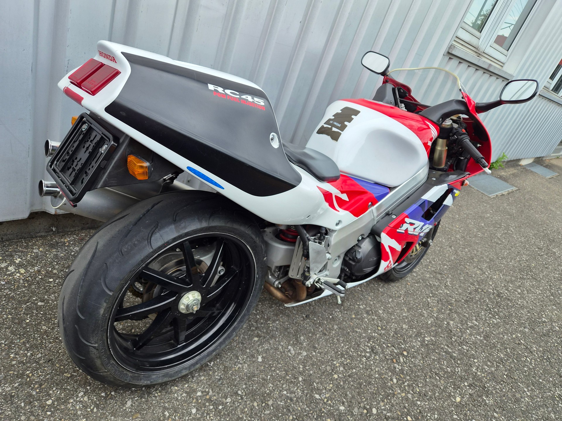 HONDA RVF 750 R RC45 KUNDENAUFTRAG-image-4