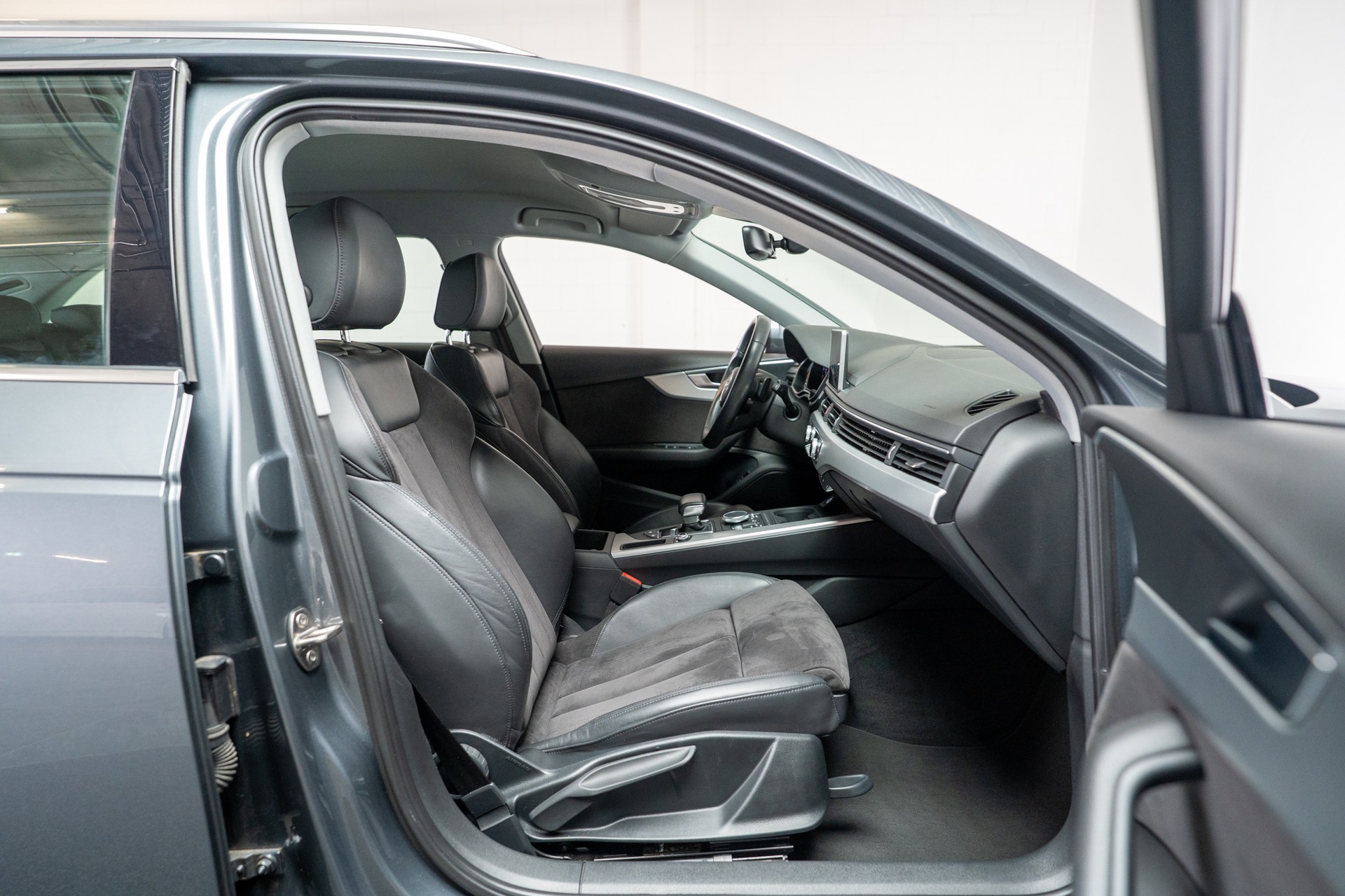 AUDI A4 Avant 2.0 TFSI 190 ultra Sport S-Tronic / CH-Fahrzeug / Virtual Cockpit / Tempomat-image-12
