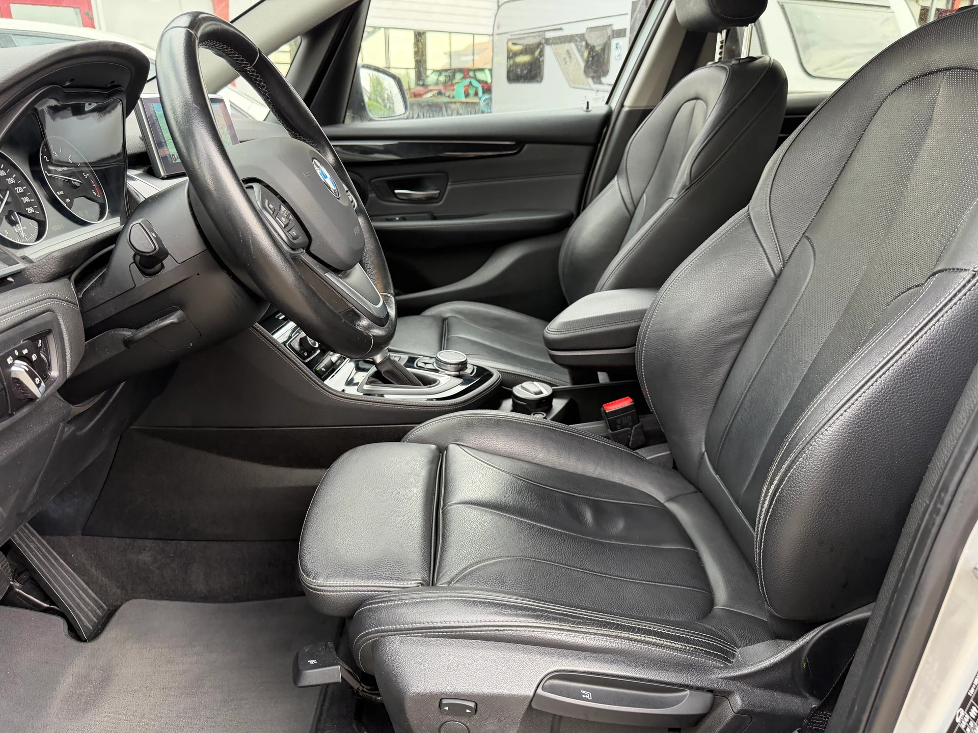 BMW 218d Active Tourer Sport Line Steptronic-image-16
