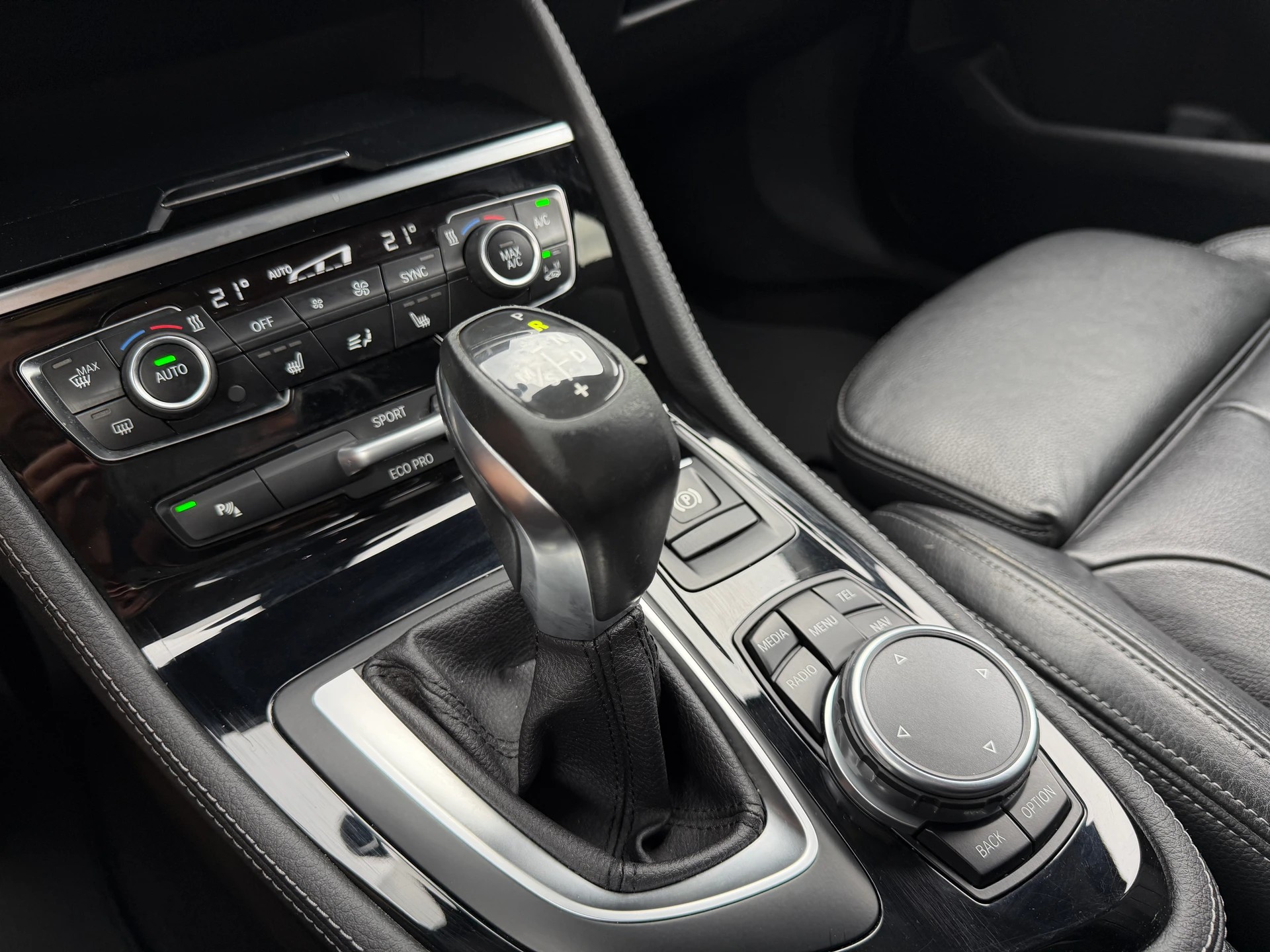 BMW 218d Active Tourer Sport Line Steptronic-image-25