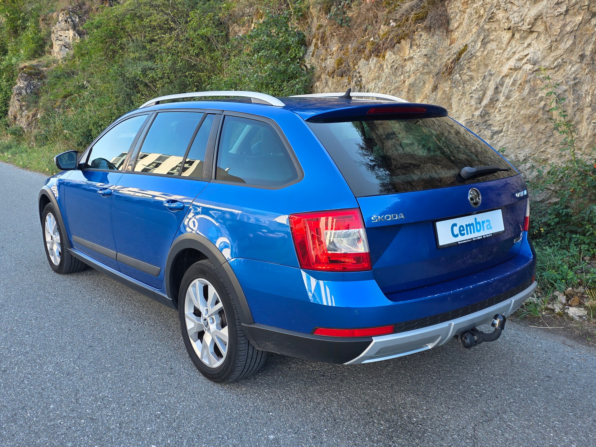 SKODA Octavia Combi 2.0 TDI Scout 4x4 DSG-image-2