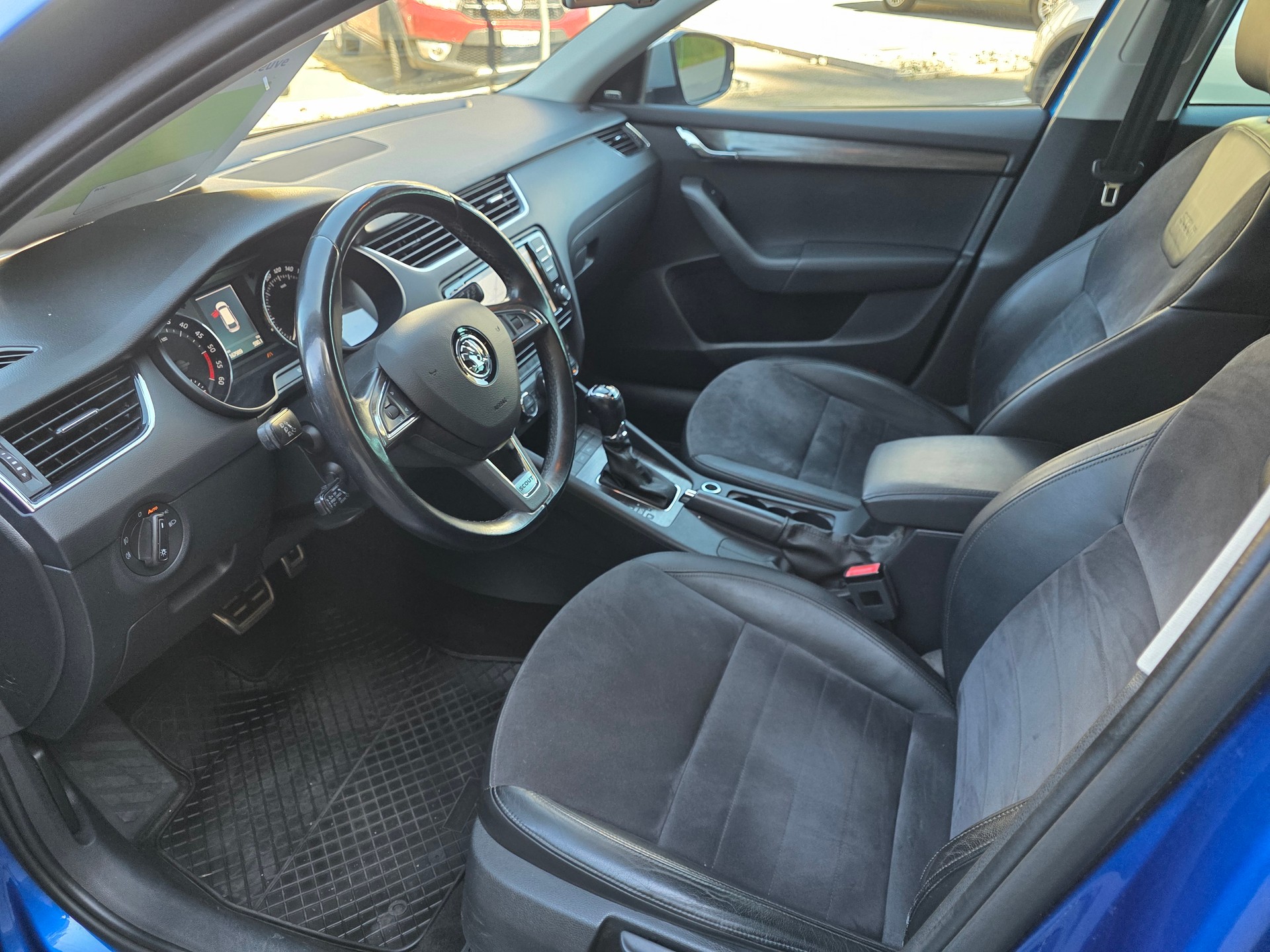 SKODA Octavia Combi 2.0 TDI Scout 4x4 DSG-image-7