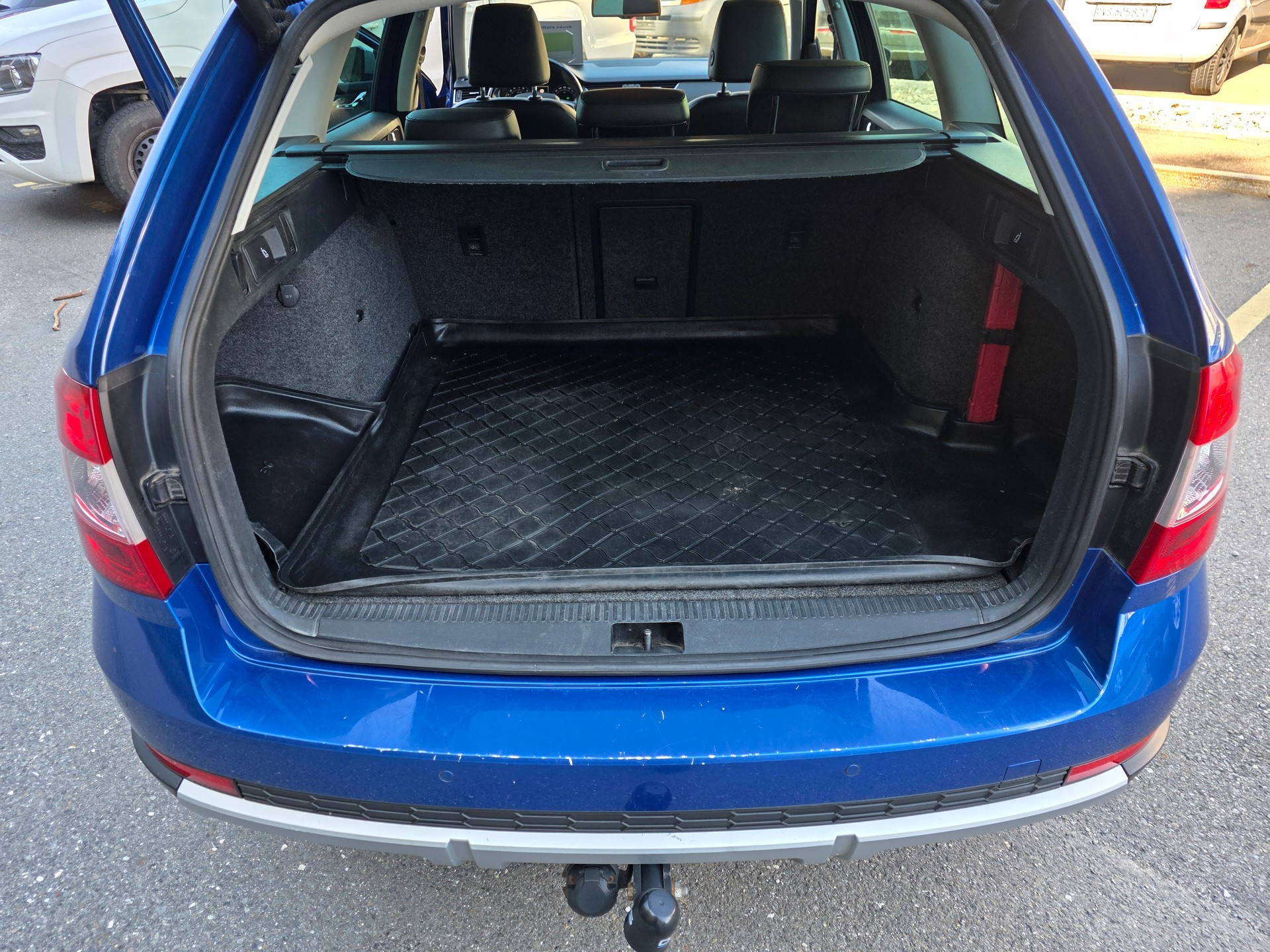 SKODA Octavia Combi 2.0 TDI Scout 4x4 DSG-image-10