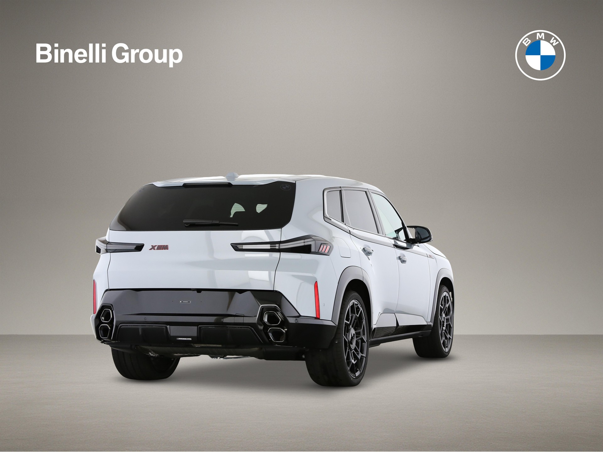 BMW XM Label Plug-in Hybrid-showroom-element-1