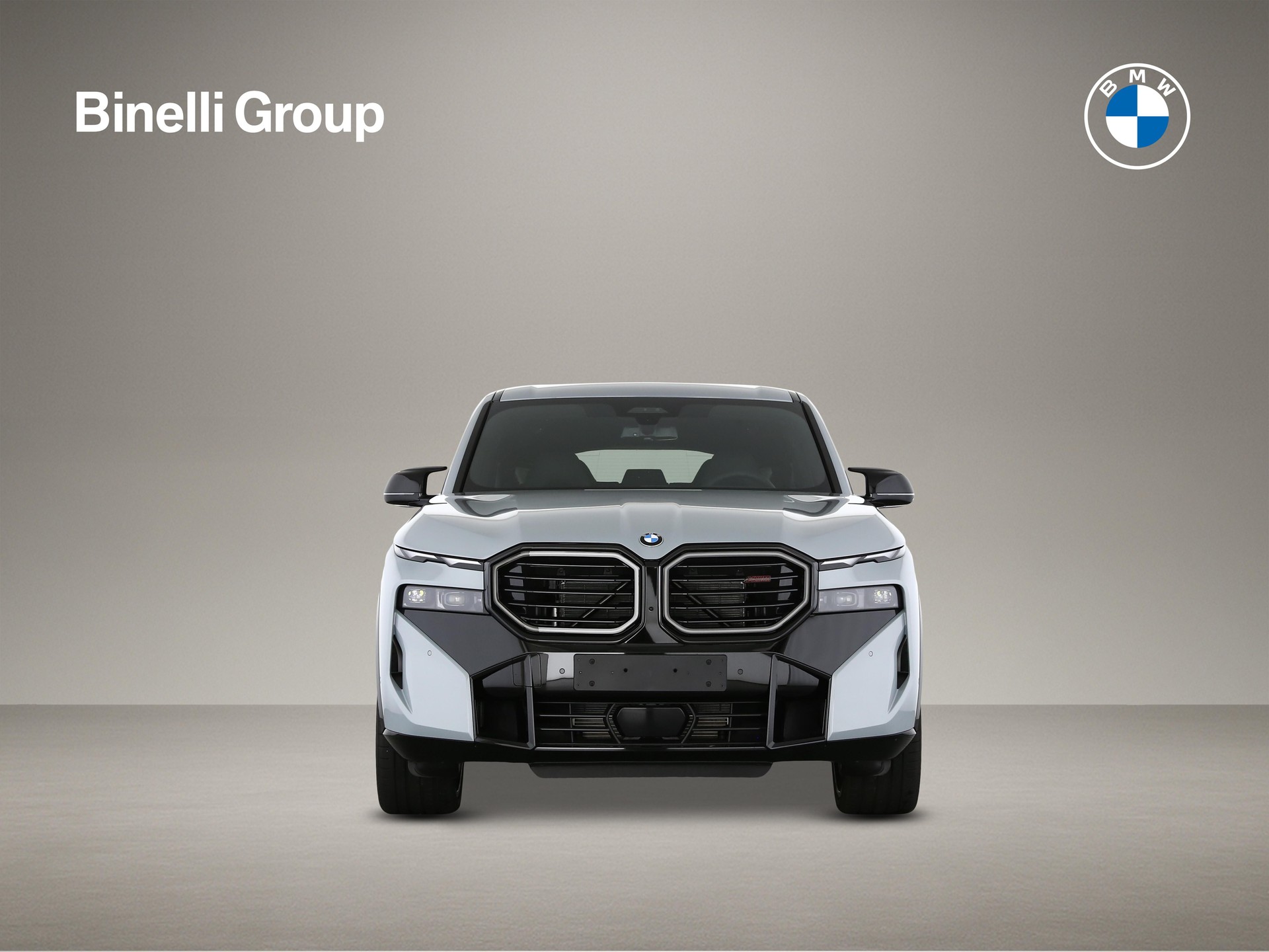 BMW XM Label Plug-in Hybrid-showroom-element-2