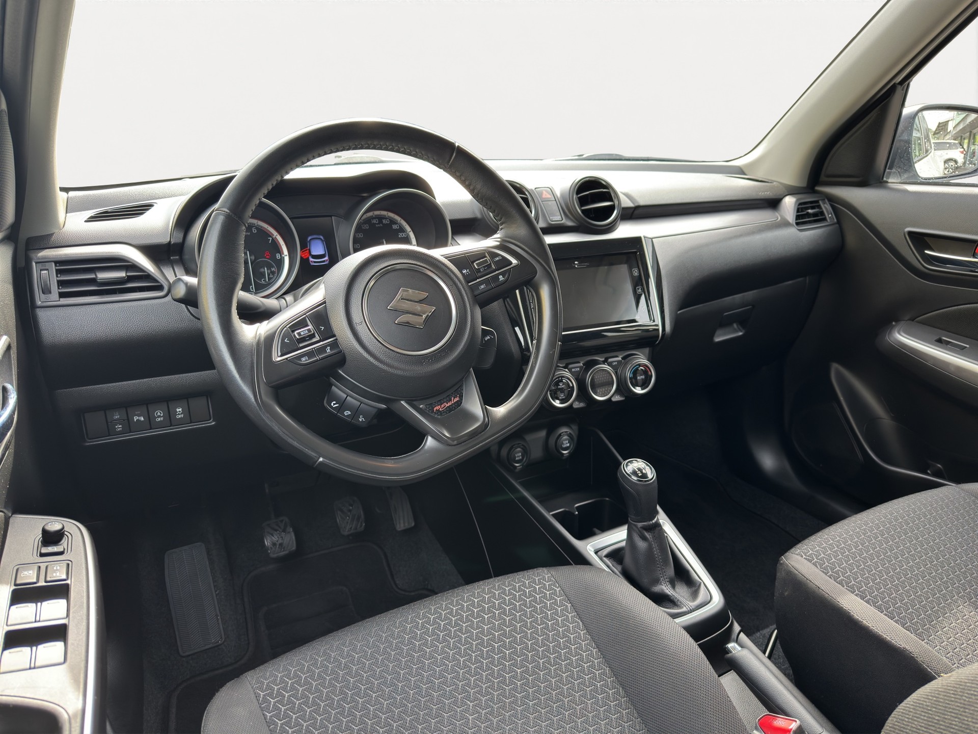 SUZUKI Swift 1.2 Compact Top 4x4 Hybrid-image-5
