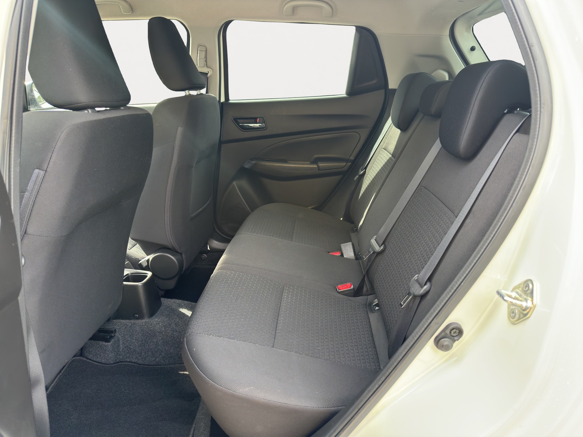 SUZUKI Swift 1.2 Compact Top 4x4 Hybrid-image-7