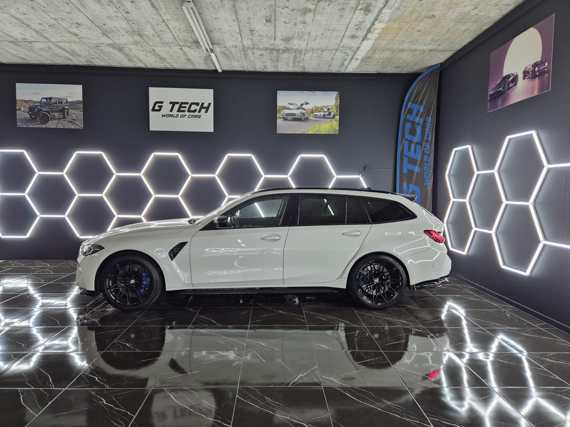 BMW M3 Touring xDrive Competition M-showroom-element-1