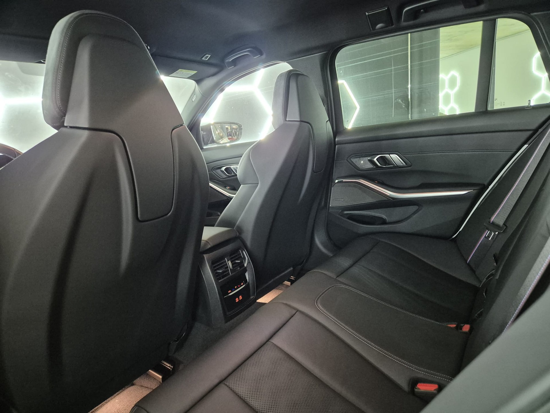 BMW M3 Touring xDrive Competition M-image-18