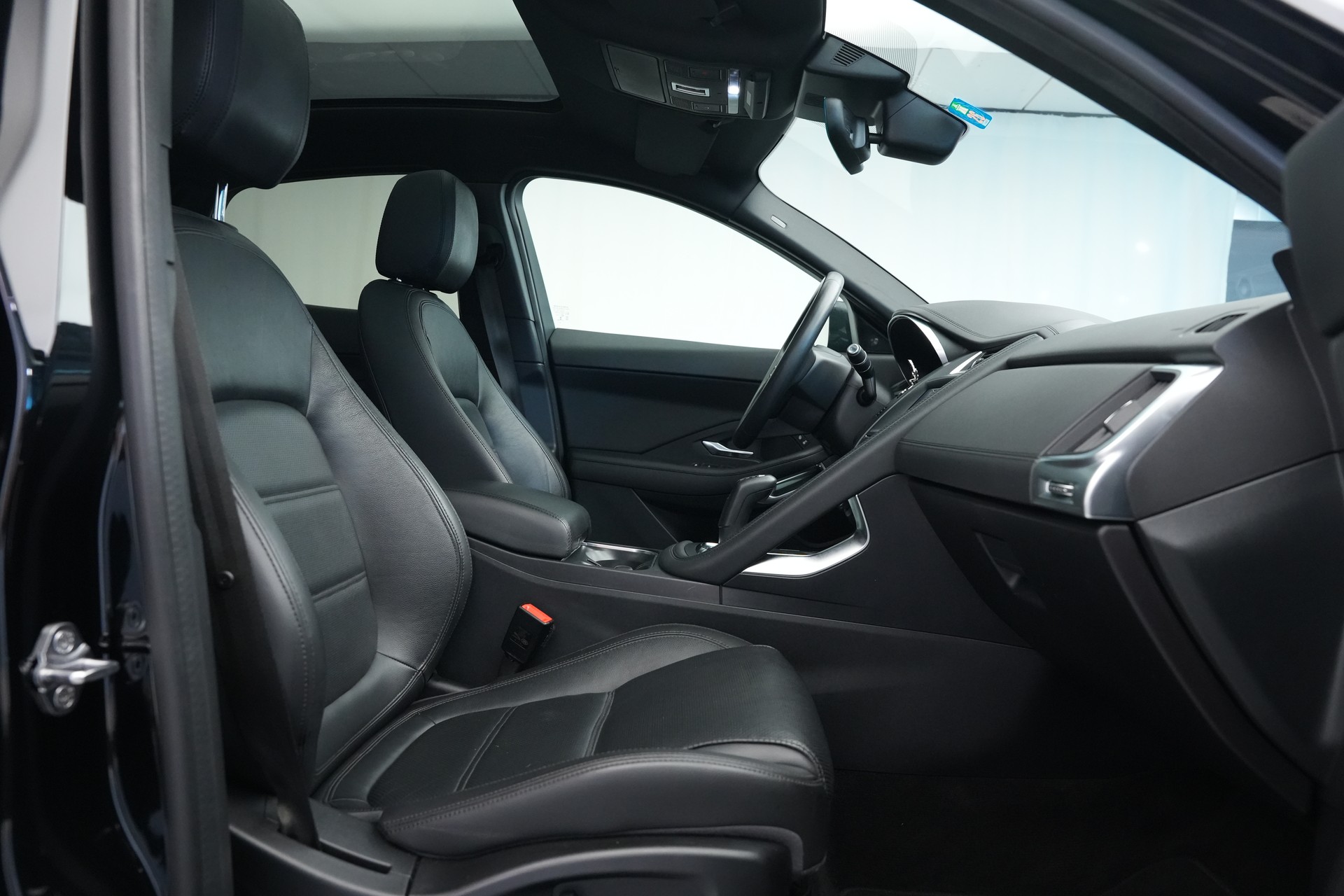 JAGUAR E-Pace 2.0d D150 S AWD Automatik-image-13