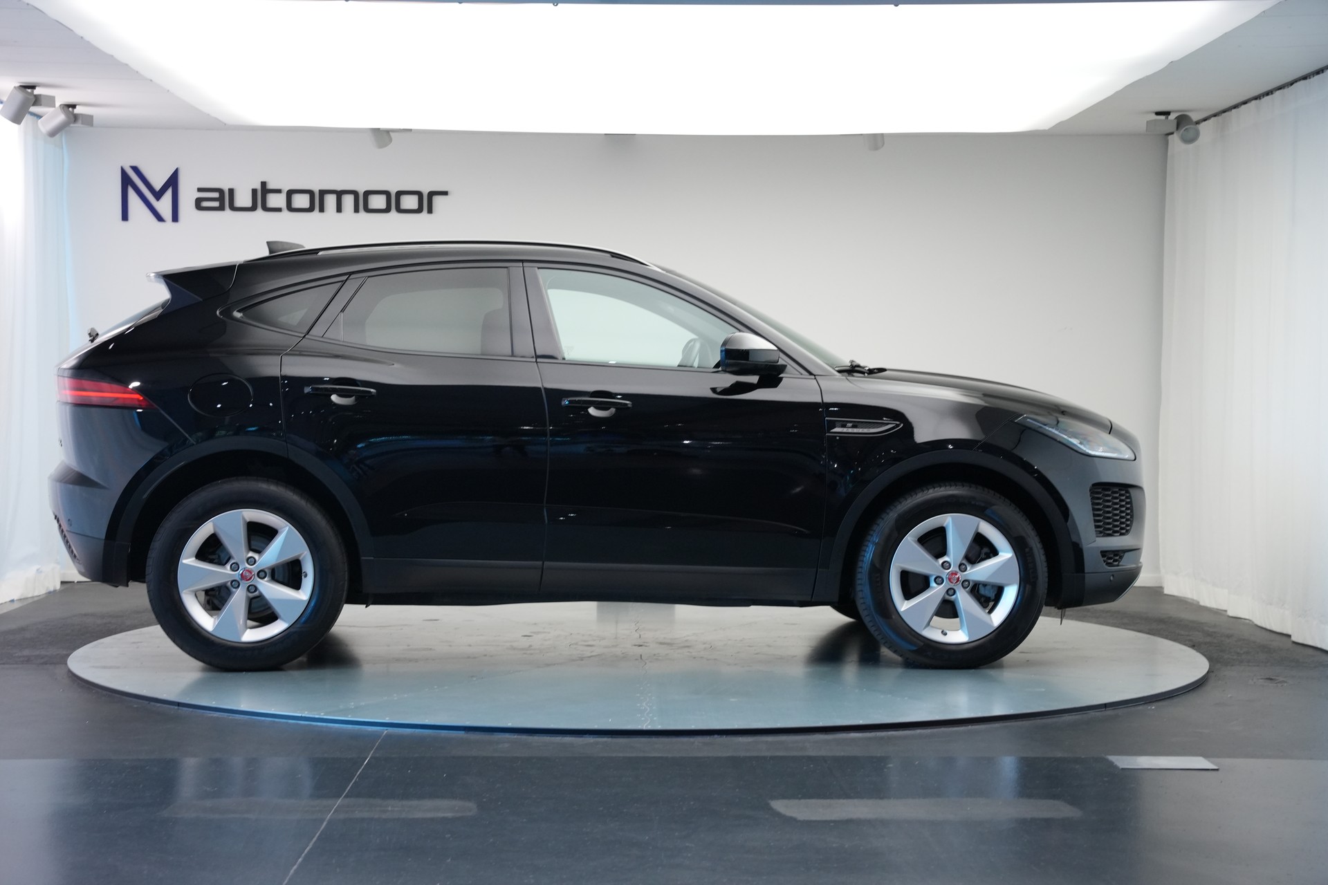 JAGUAR E-Pace 2.0d D150 S AWD Automatik-showroom-element-3