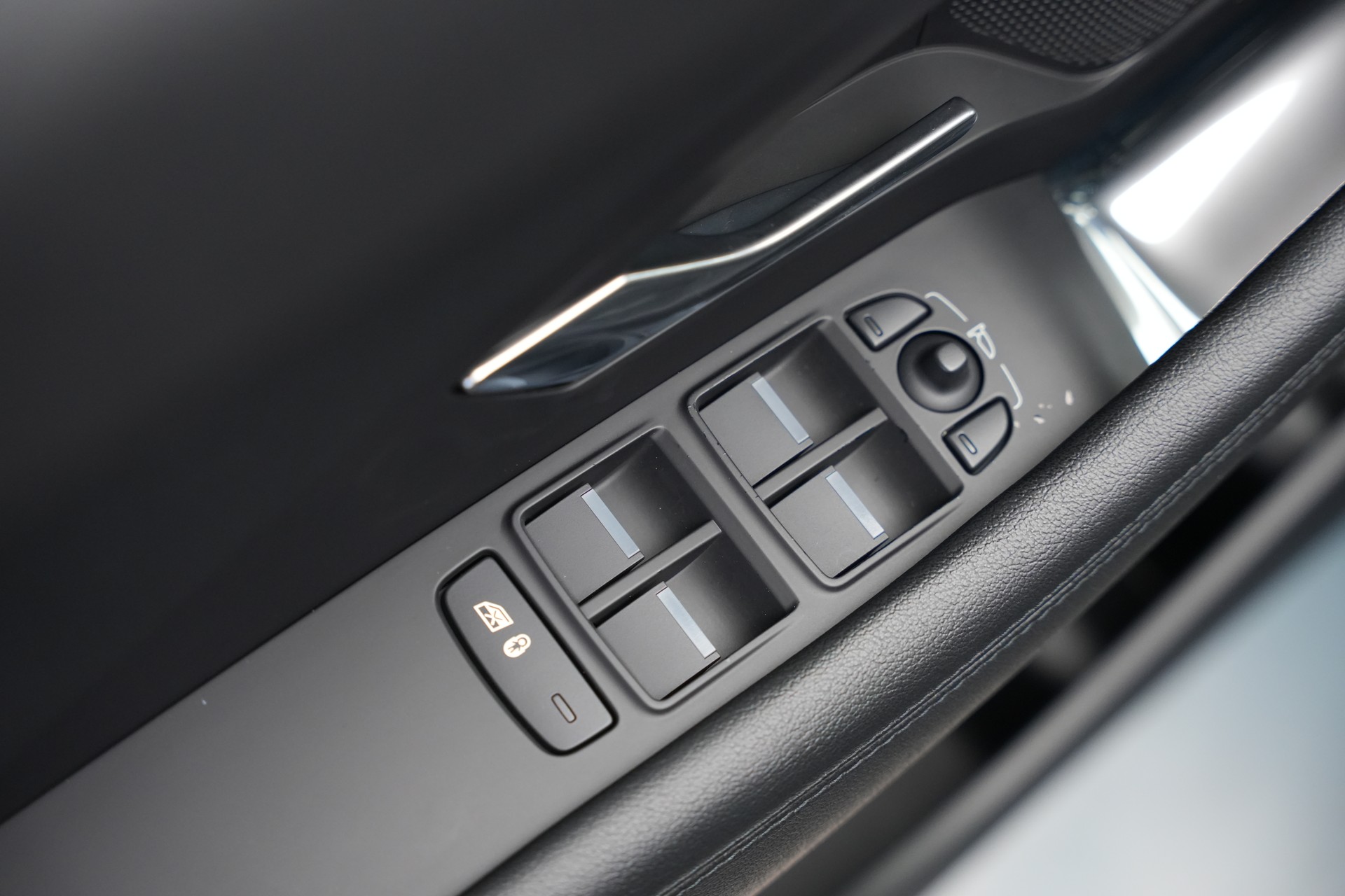 JAGUAR E-Pace 2.0d D150 S AWD Automatik-image-20