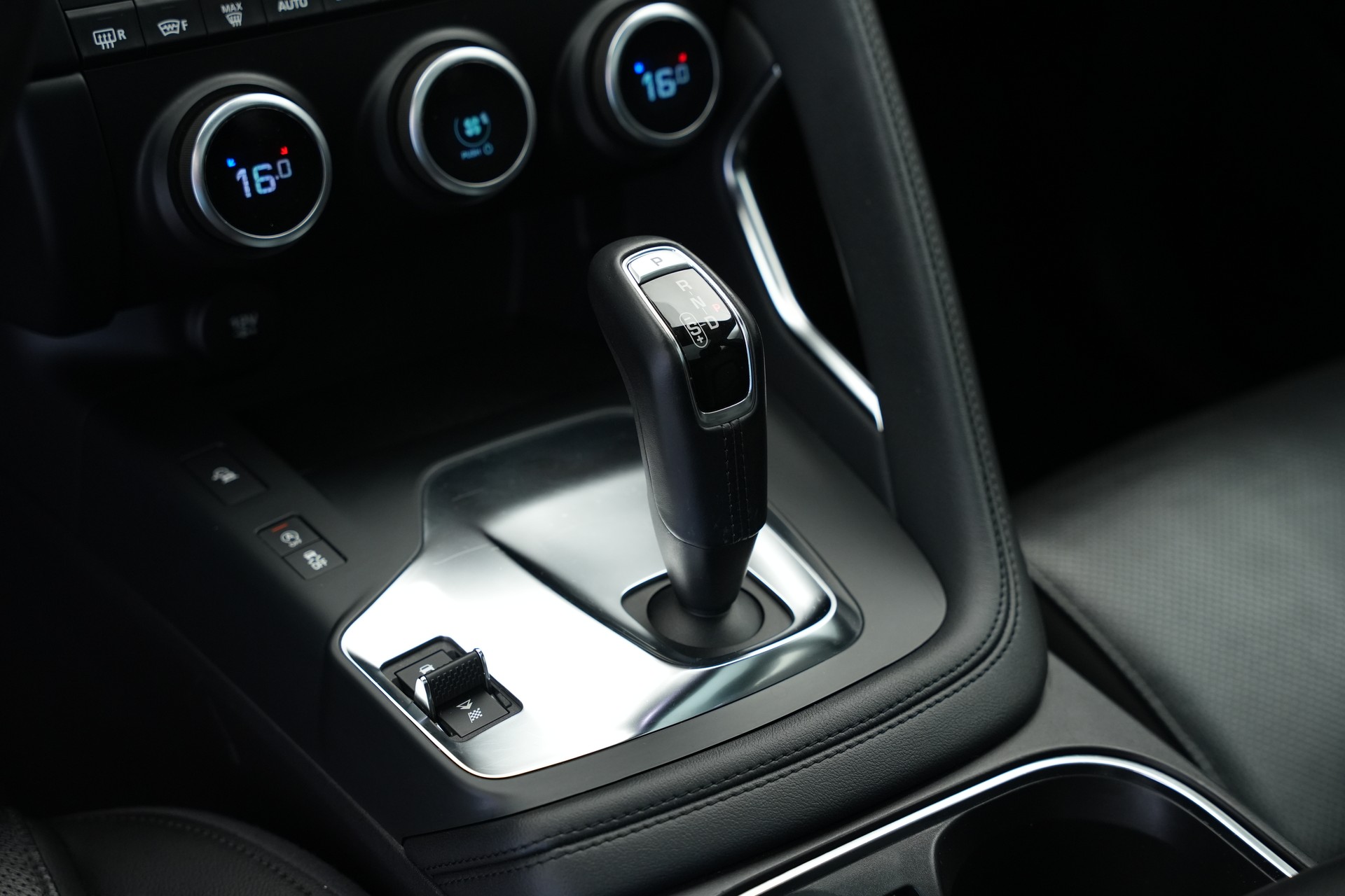 JAGUAR E-Pace 2.0d D150 S AWD Automatik-image-17