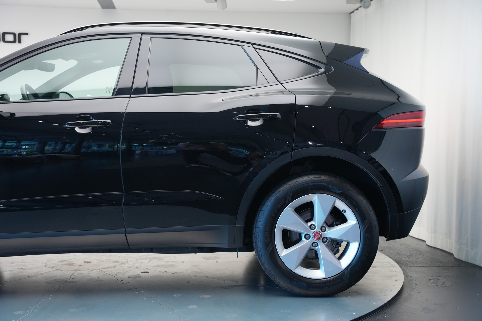 JAGUAR E-Pace 2.0d D150 S AWD Automatik-image-37