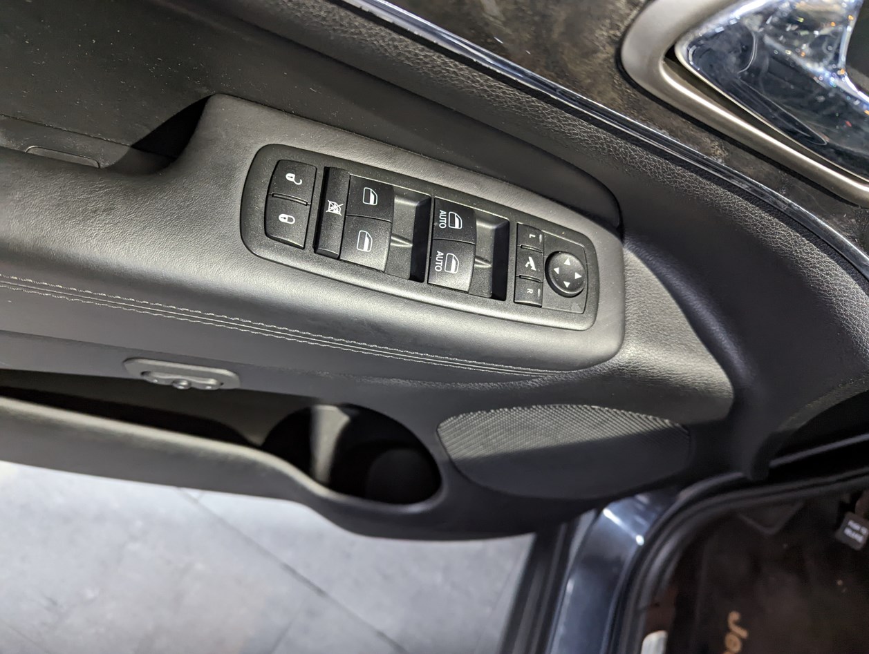 JEEP Grand Cherokee 3.0 CRD Overland Automatic-image-16