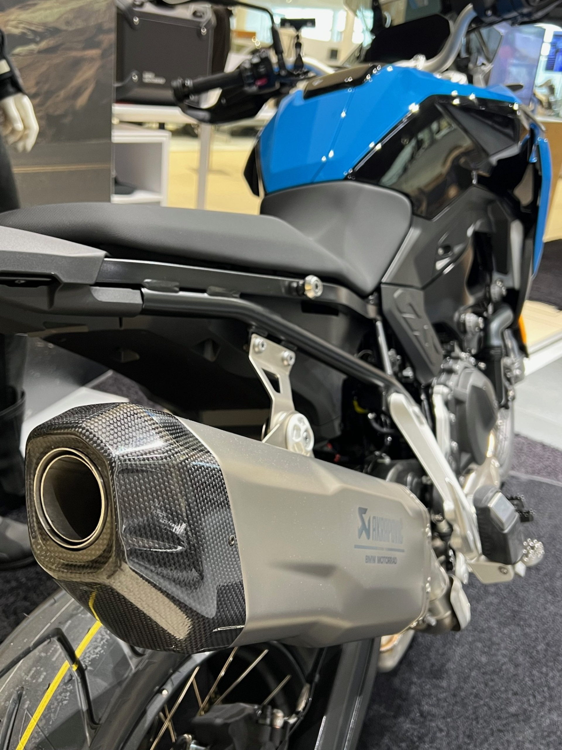 BMW F 900 GS-image-2