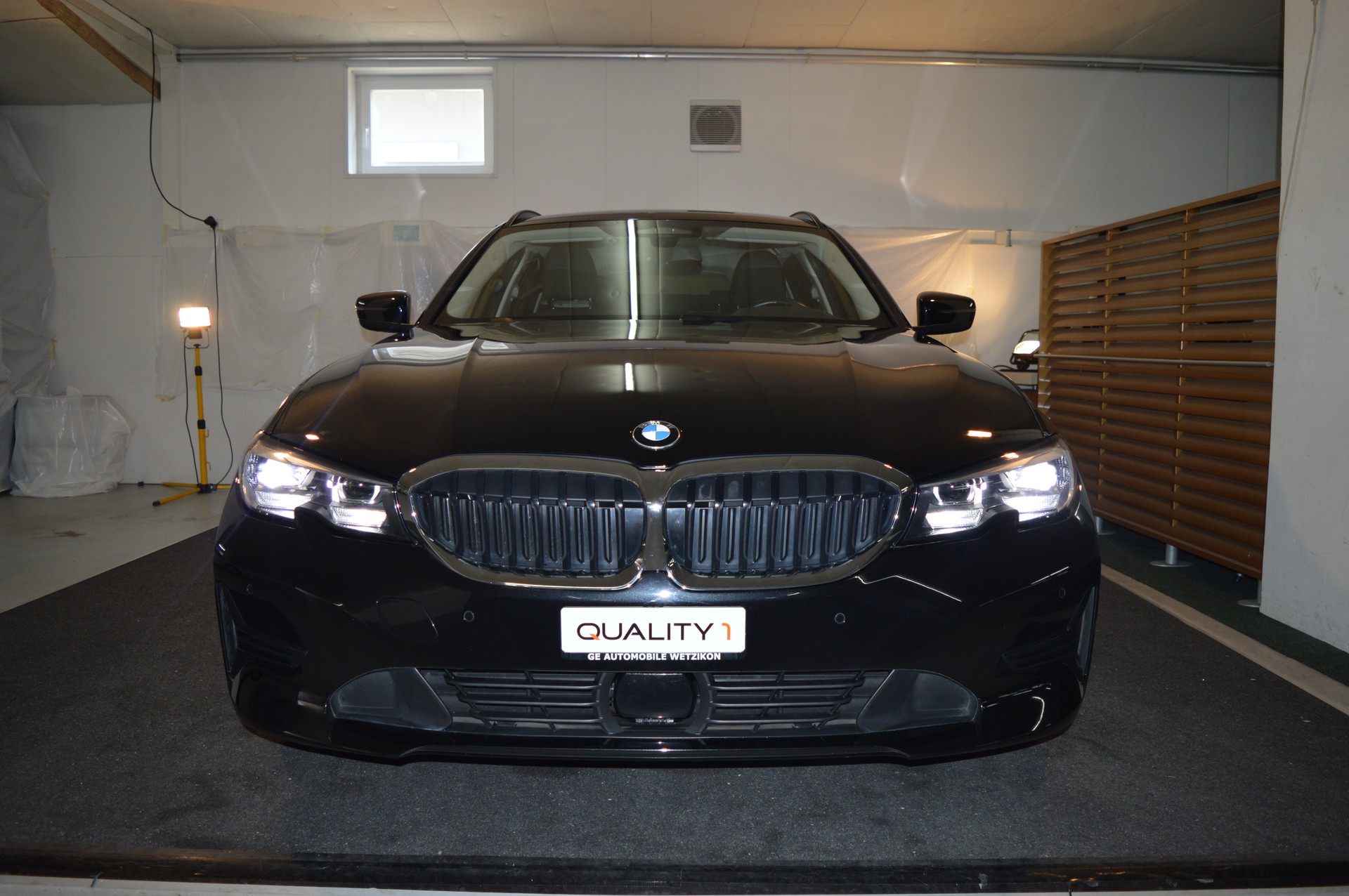 BMW 320d xDrive Touring Steptronic Advantage-showroom-element-2