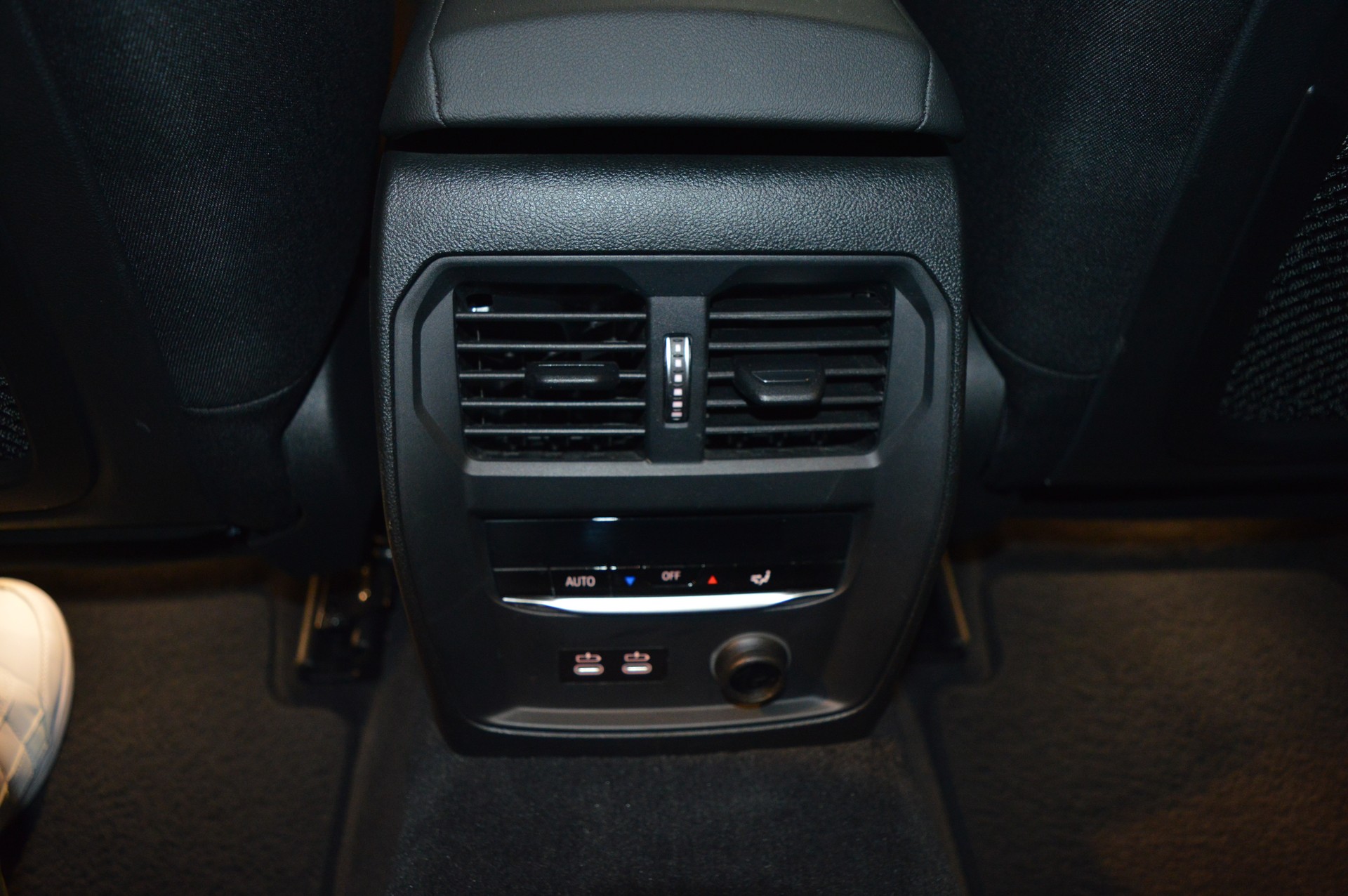 BMW 320d xDrive Touring Steptronic Advantage-image-21