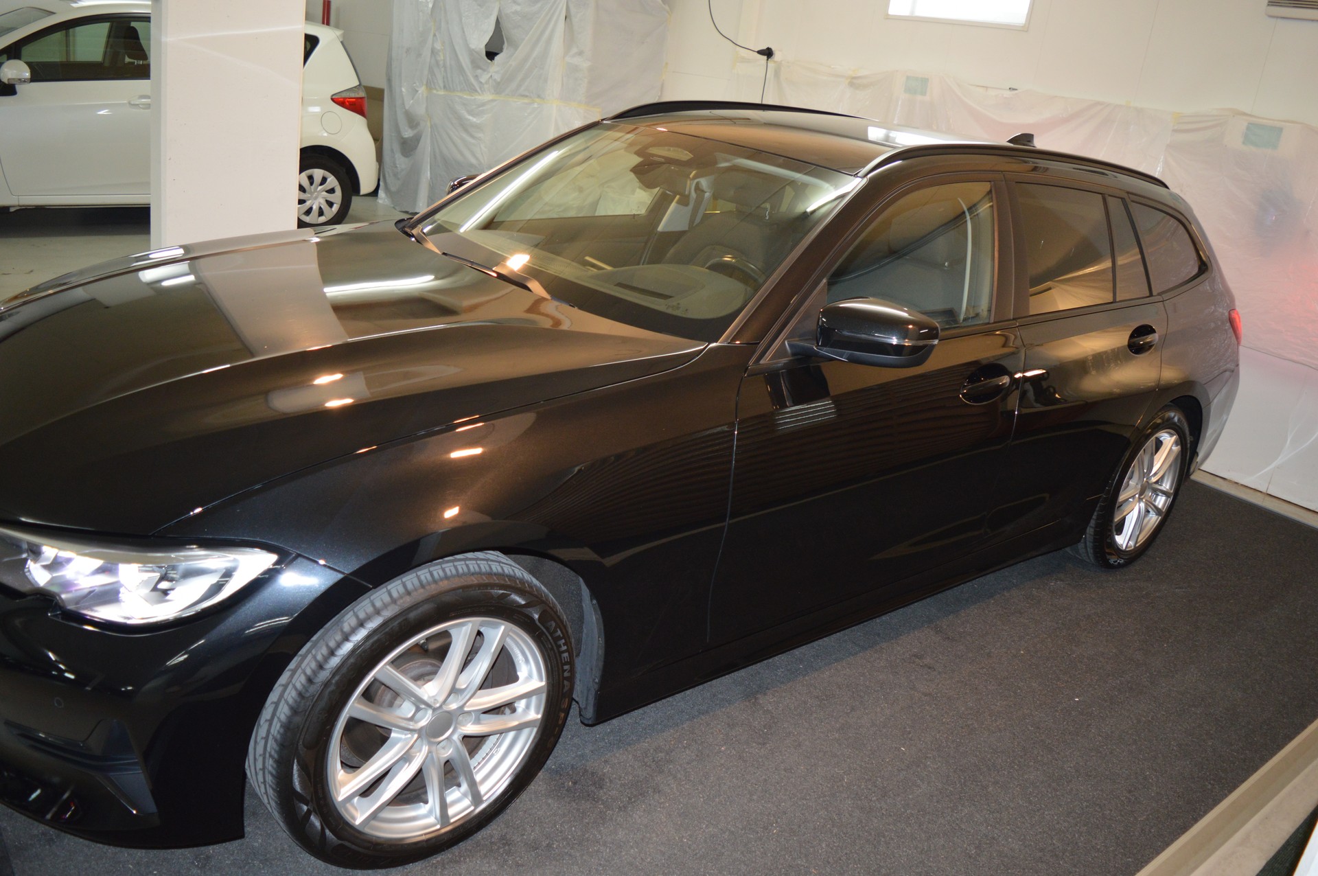BMW 320d xDrive Touring Steptronic Advantage-image-5