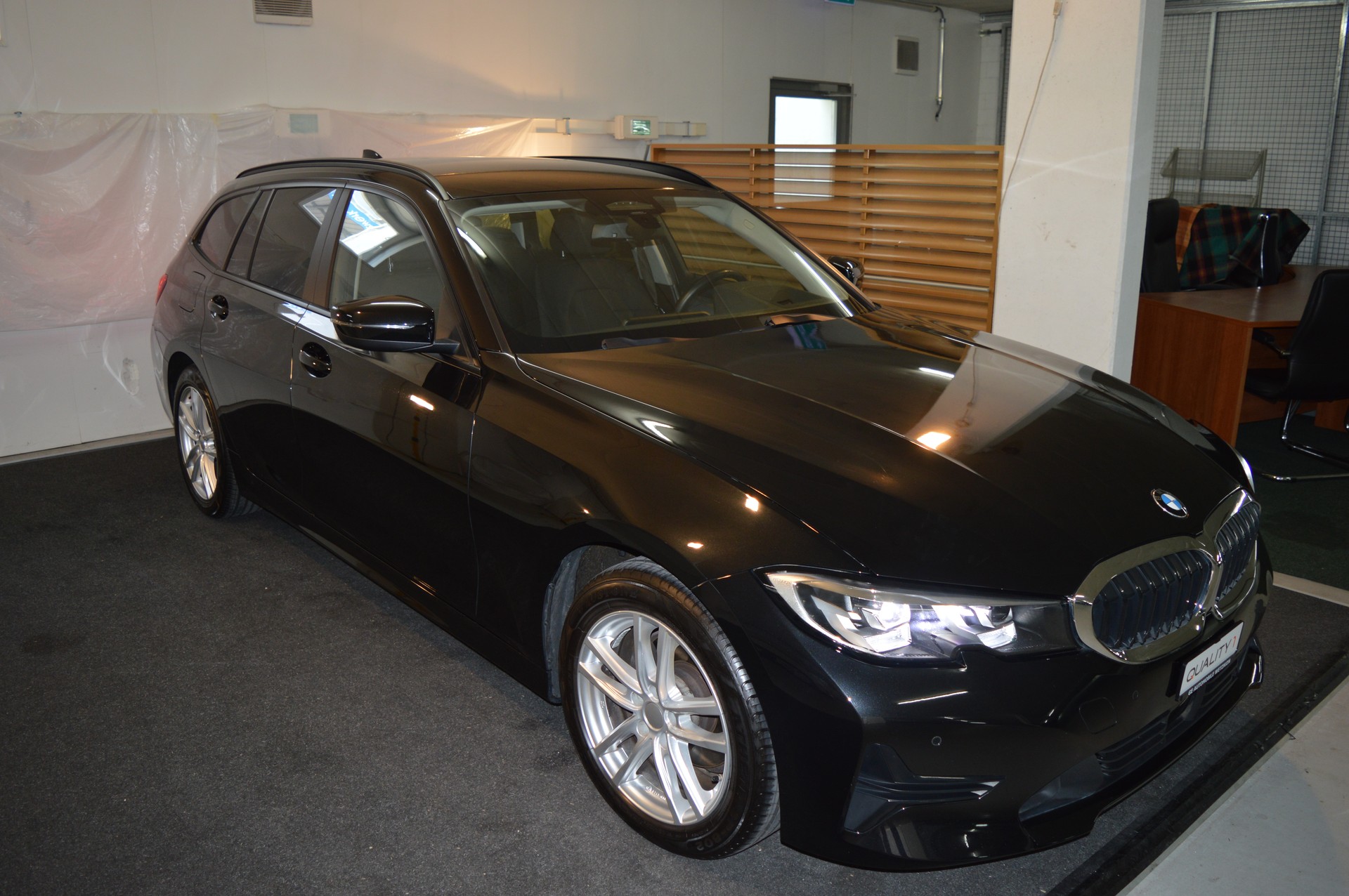 BMW 320d xDrive Touring Steptronic Advantage-showroom-element-3