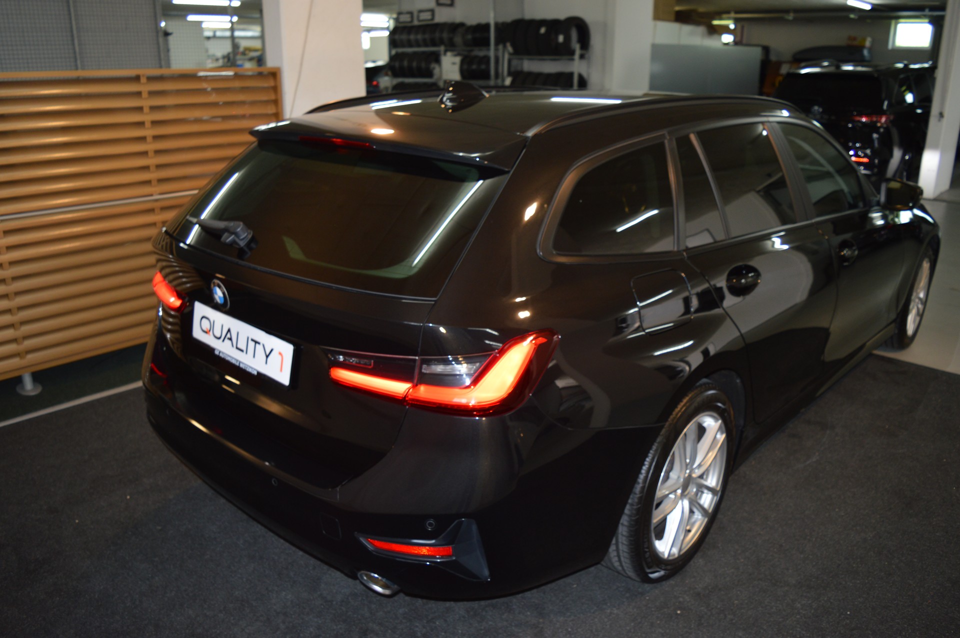 BMW 320d xDrive Touring Steptronic Advantage-image-10