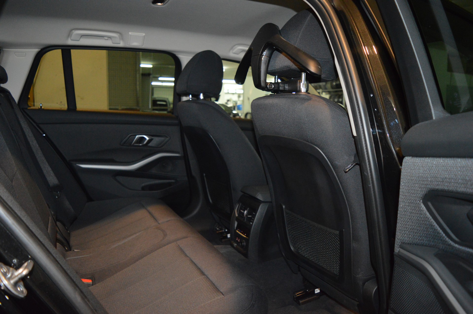 BMW 320d xDrive Touring Steptronic Advantage-image-18