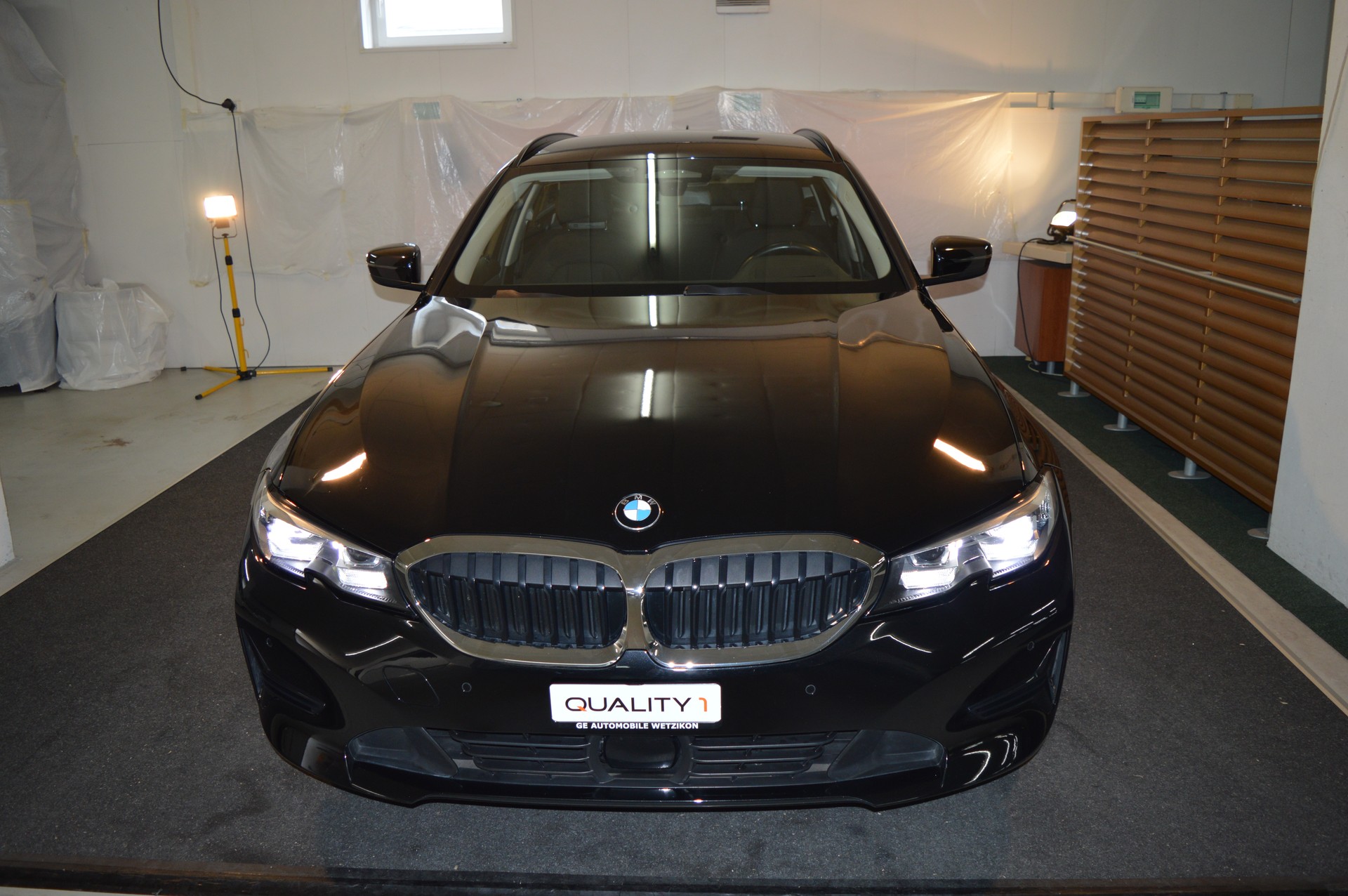 BMW 320d xDrive Touring Steptronic Advantage-showroom-element-1