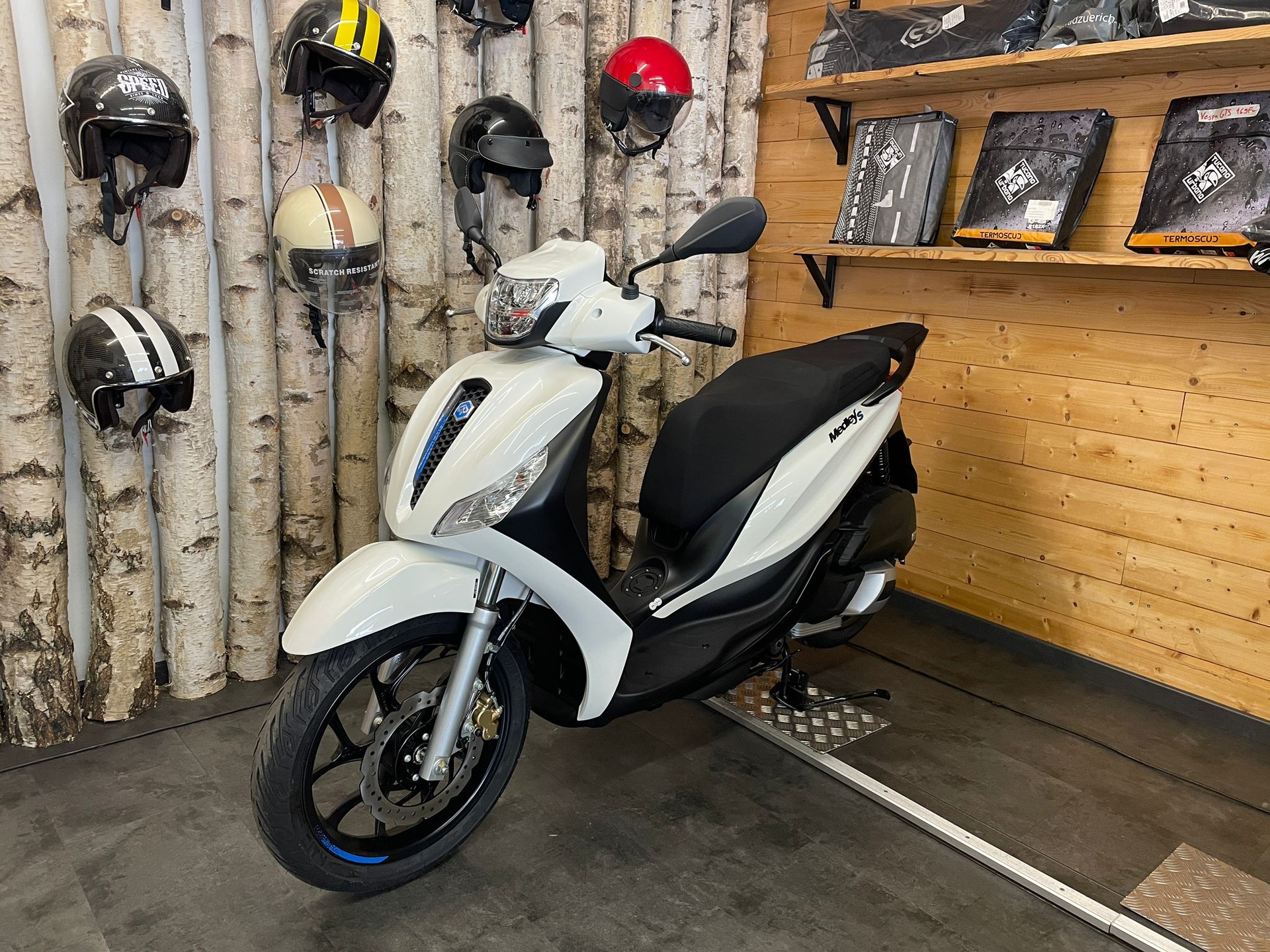 PIAGGIO Medley 125 Sport-image-1