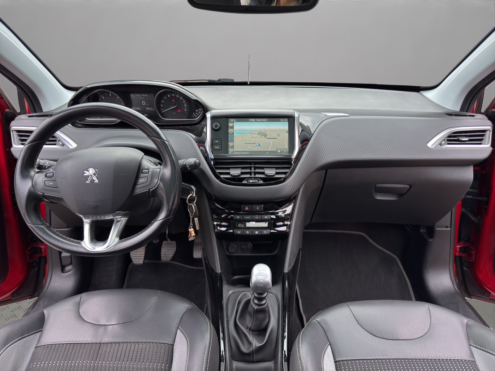 PEUGEOT 2008 1.6 BlueHDi Allure-image-13