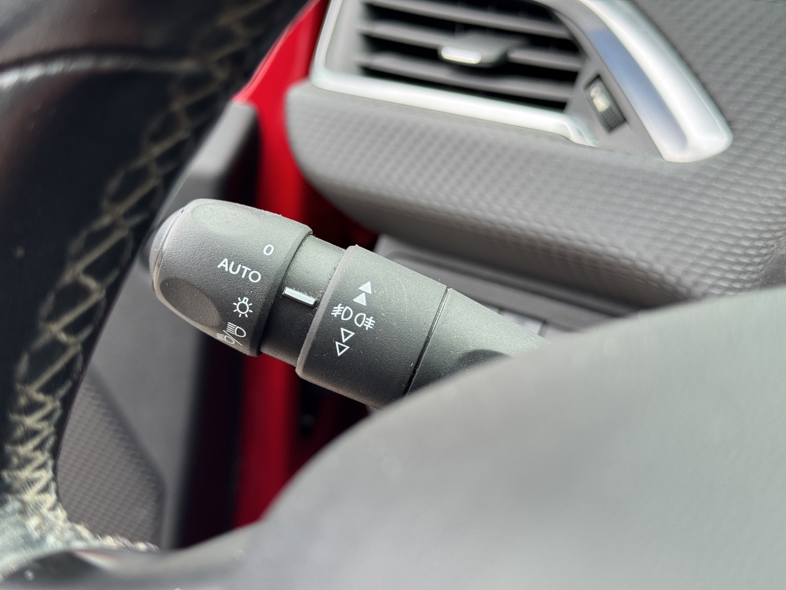 PEUGEOT 2008 1.6 BlueHDi Allure-image-20