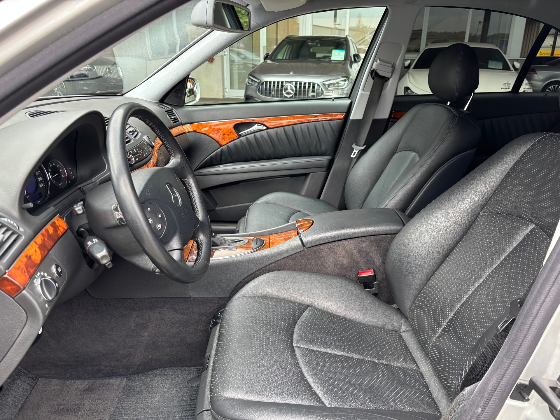 MERCEDES-BENZ E 240 Elégance-image-10