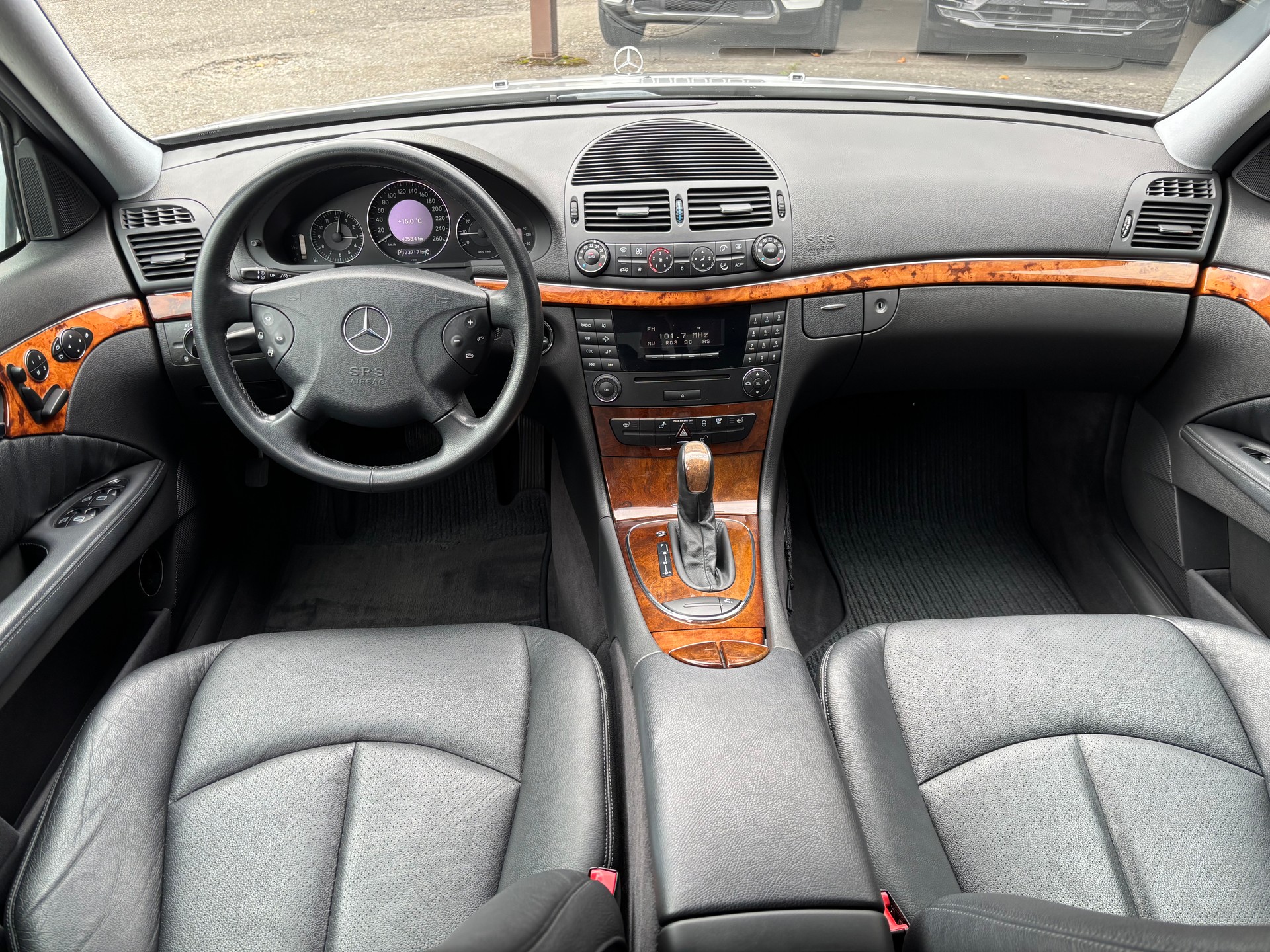 MERCEDES-BENZ E 240 Elégance-image-11