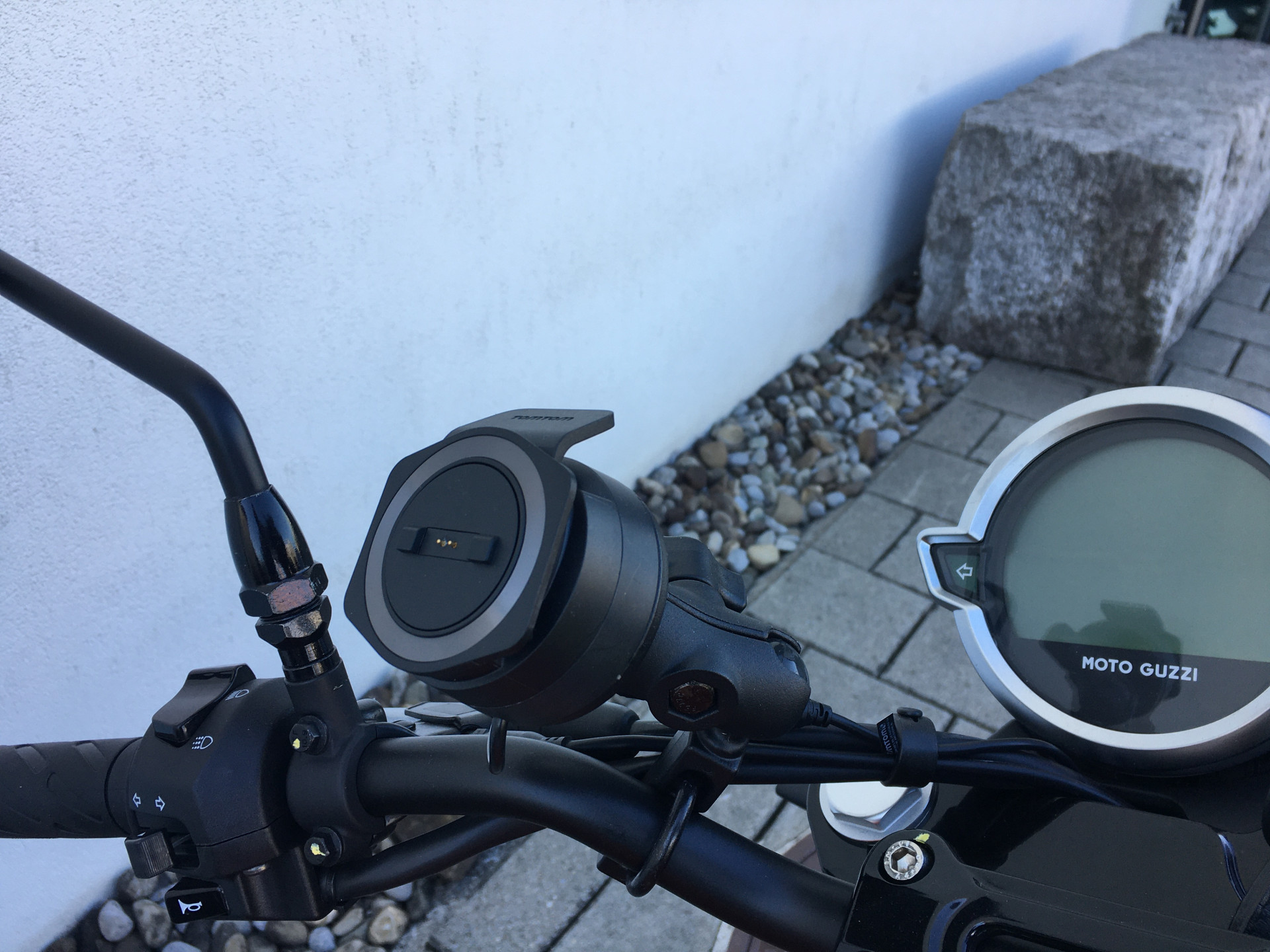 MOTO GUZZI V7 850 Stone-image-6