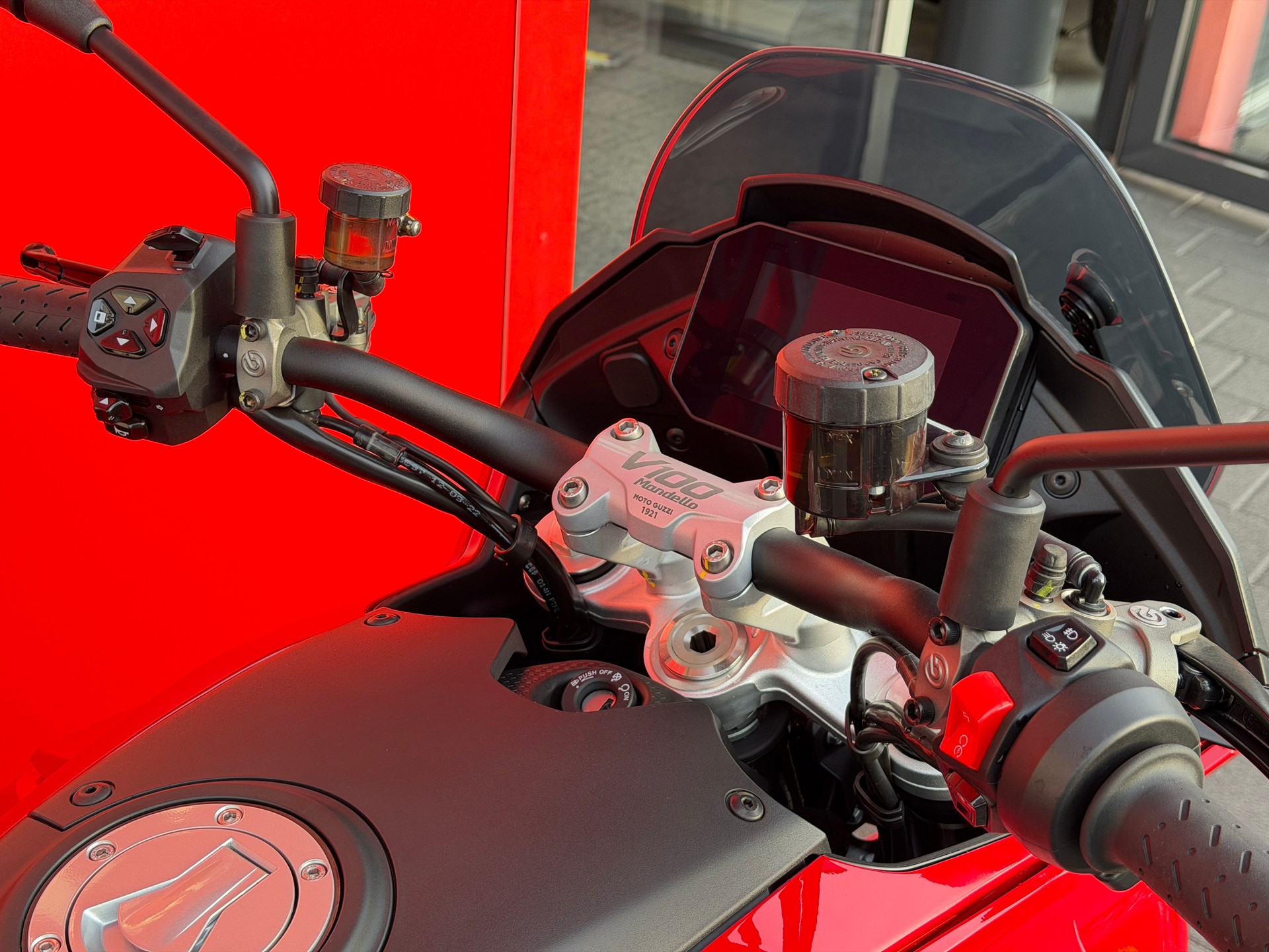 MOTO GUZZI V100 Mandello-image-7
