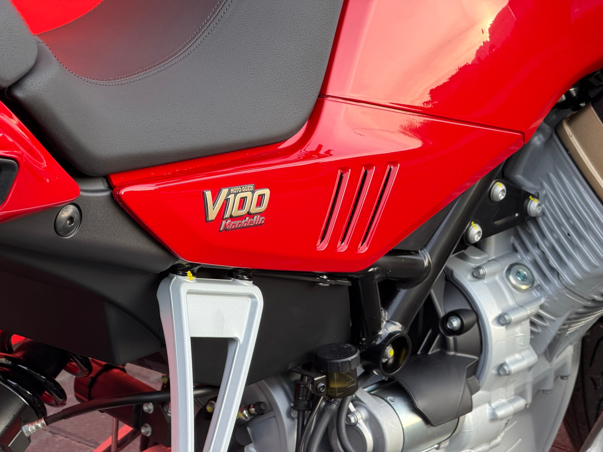 MOTO GUZZI V100 Mandello-image-10