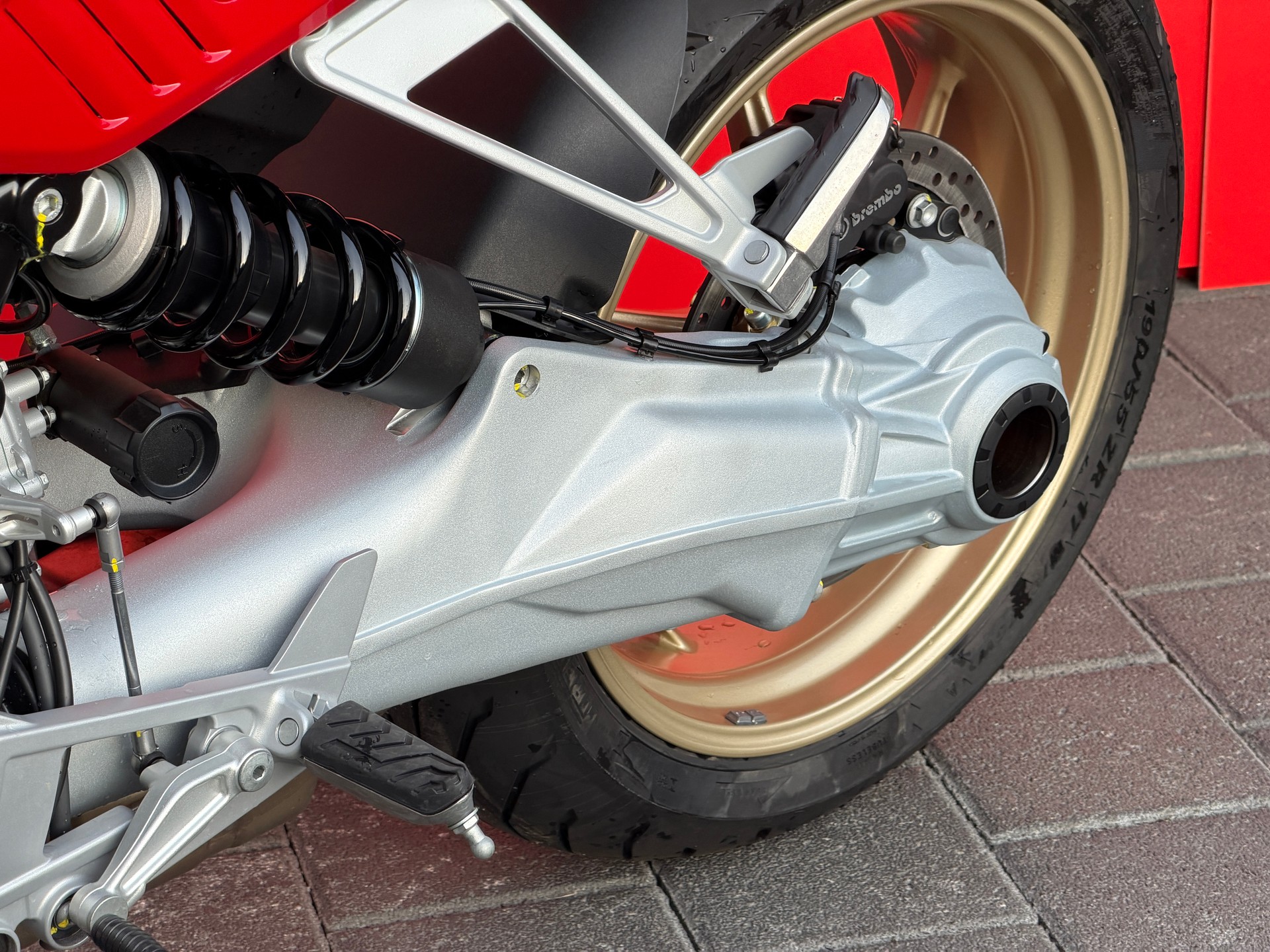 MOTO GUZZI V100 Mandello-image-11
