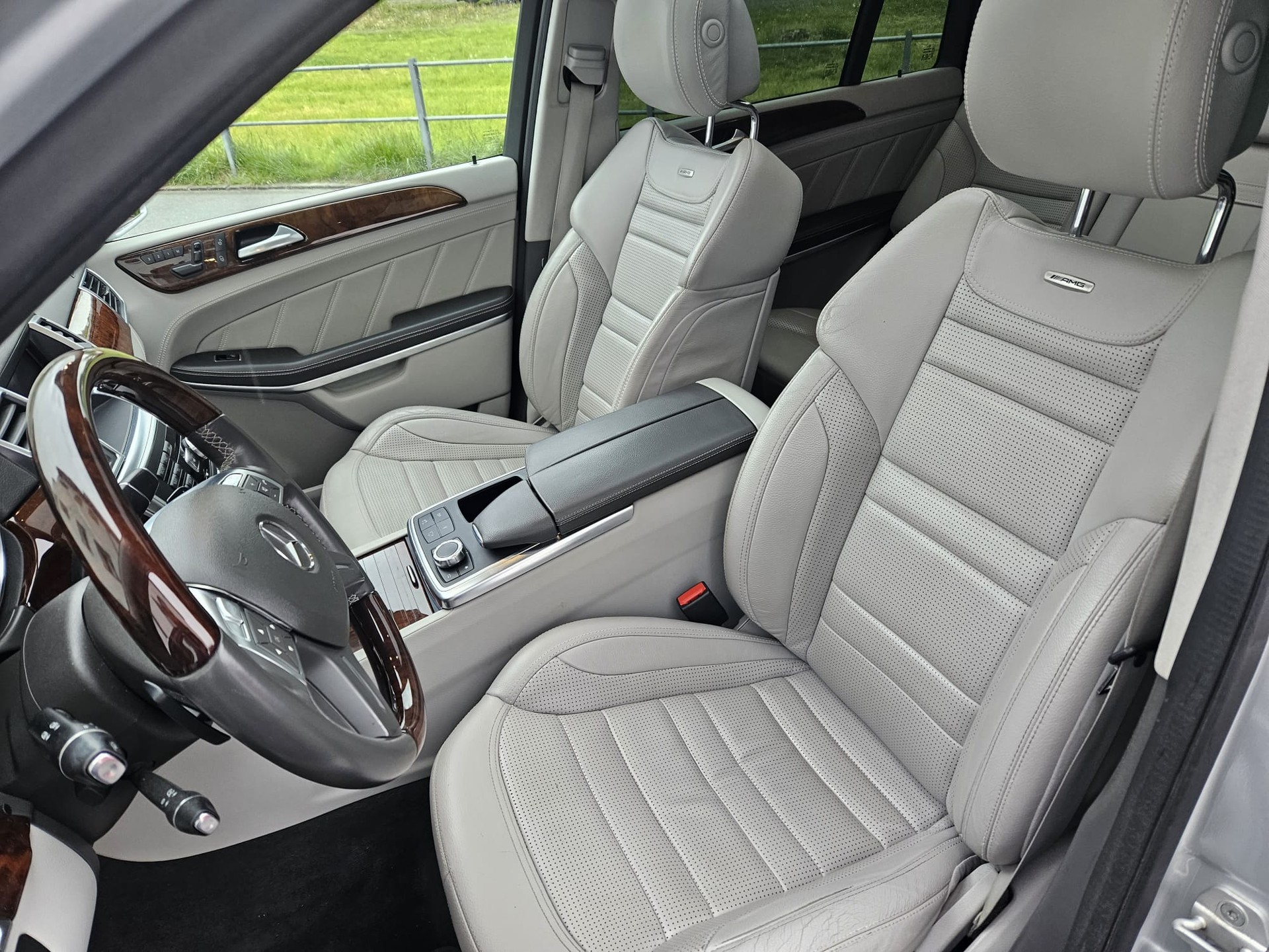 MERCEDES-BENZ GL 63 AMG 4Matic Speedshift Plus 7G-Tronic-image-11