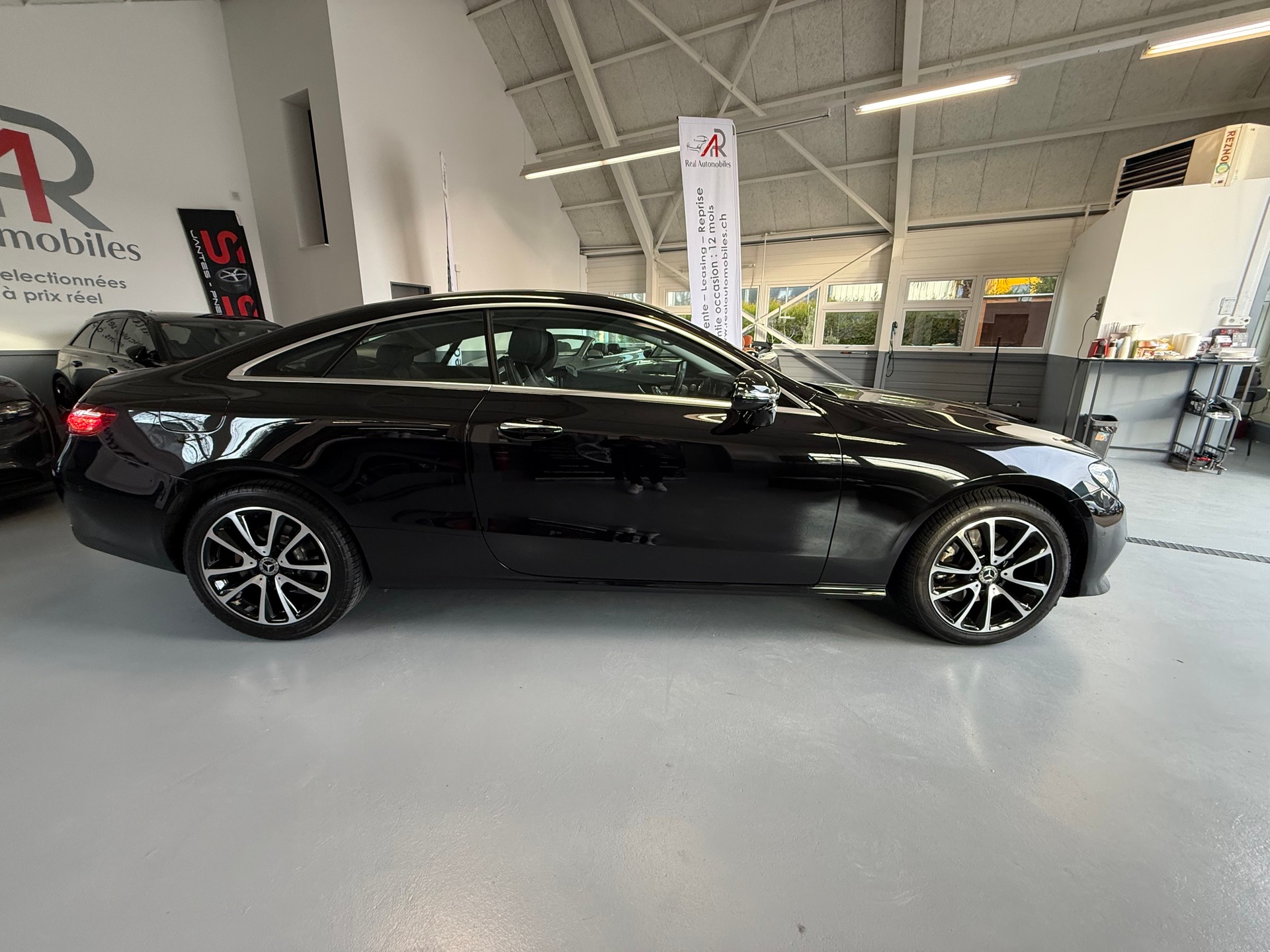 MERCEDES-BENZ E 200 Coupé Avantgarde 4 Matic 9G-Tronic CH🇨🇭-image-6