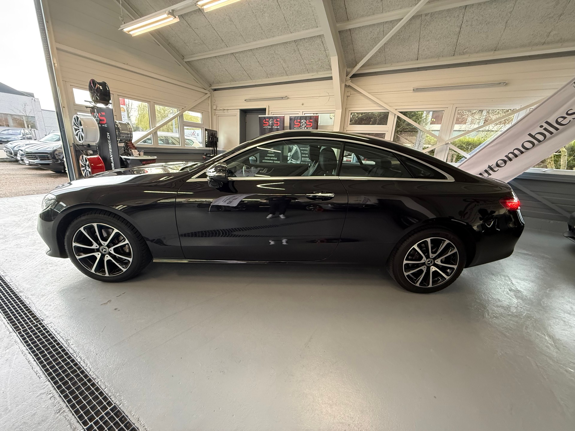 MERCEDES-BENZ E 200 Coupé Avantgarde 4 Matic 9G-Tronic CH🇨🇭-image-5