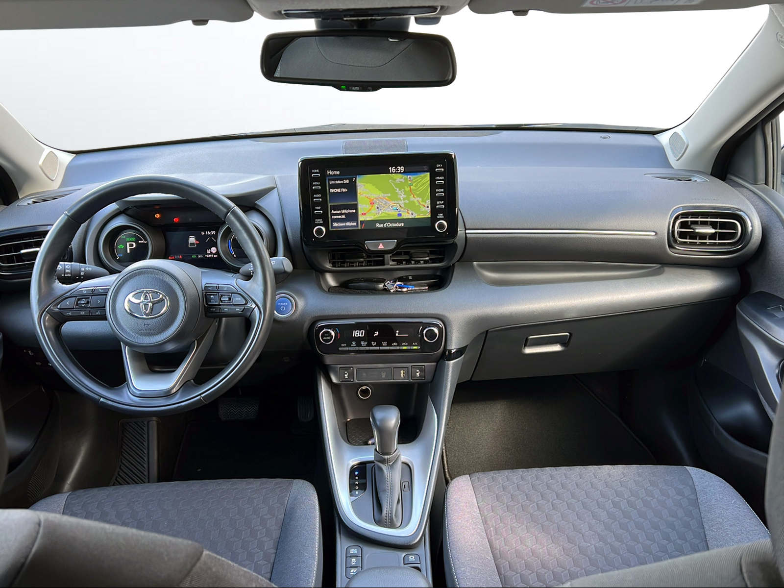 TOYOTA Yaris 1.5 Trend e-CVT-image-8