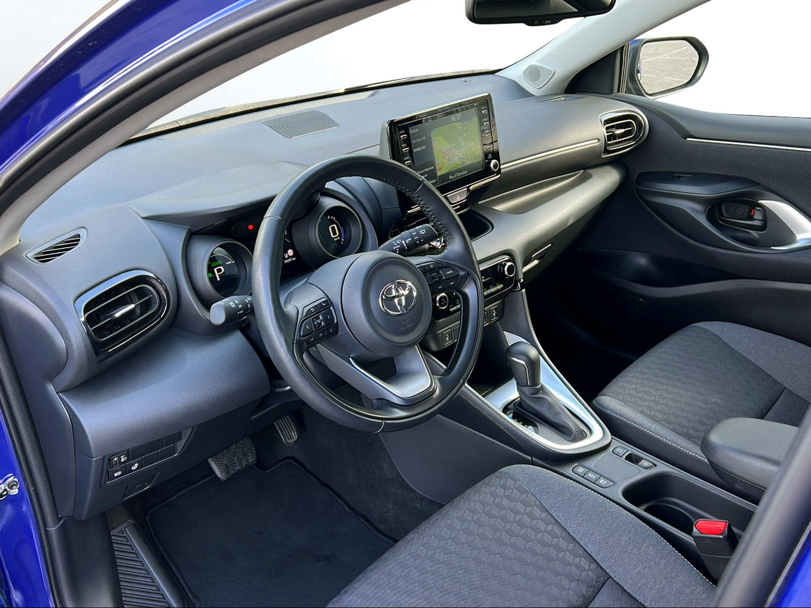 TOYOTA Yaris 1.5 Trend e-CVT-image-9