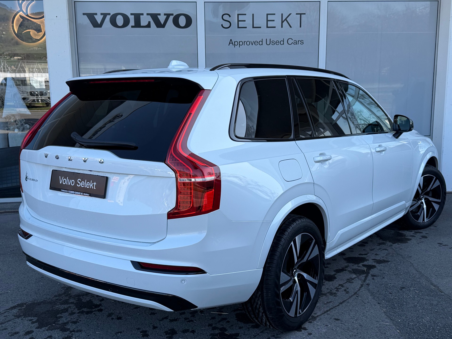 VOLVO XC90 B5 Diesel Mild Hybrid AWD R-Design Geartronic-showroom-element-1