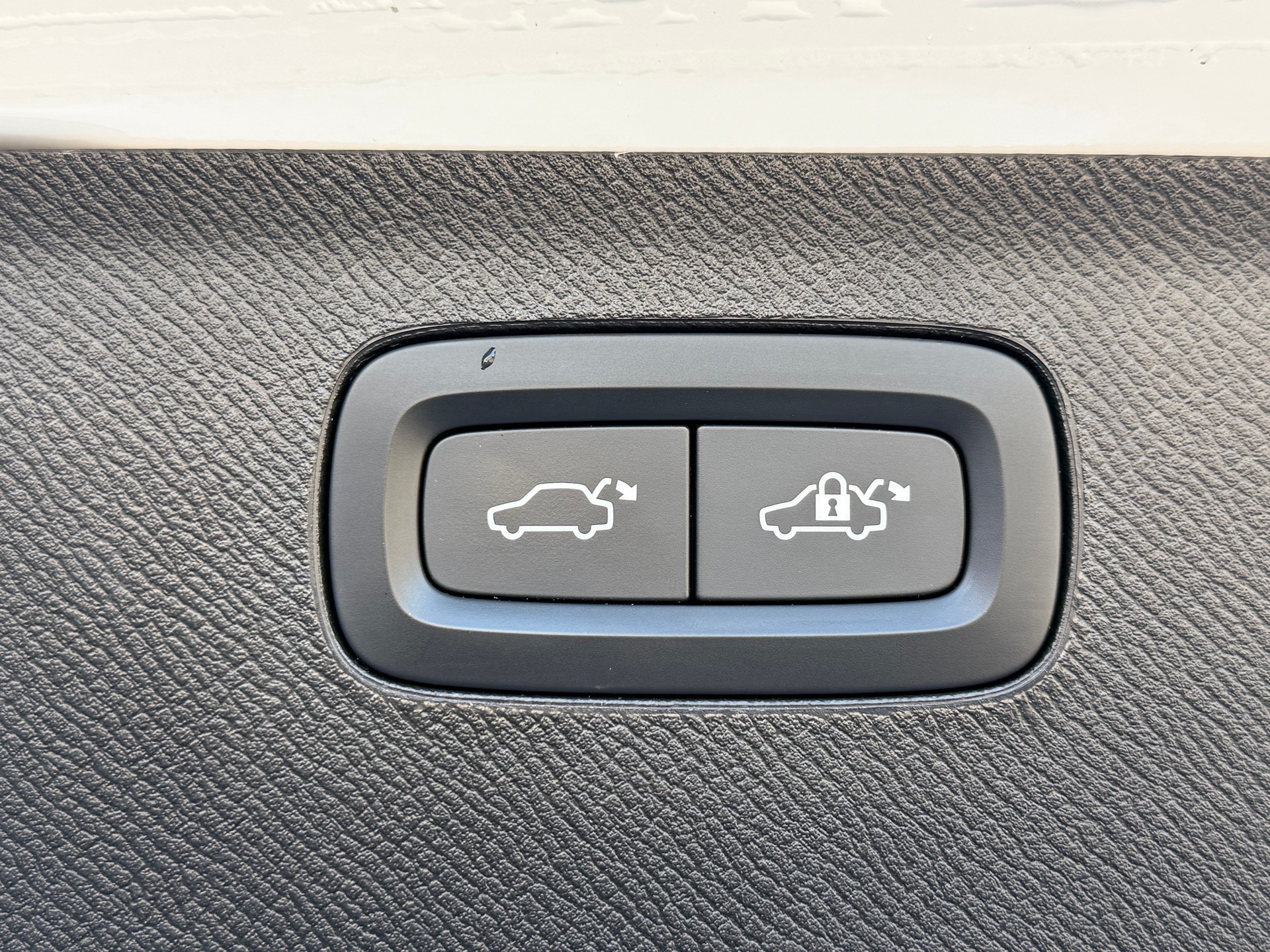 VOLVO XC90 B5 Diesel Mild Hybrid AWD R-Design Geartronic-image-26