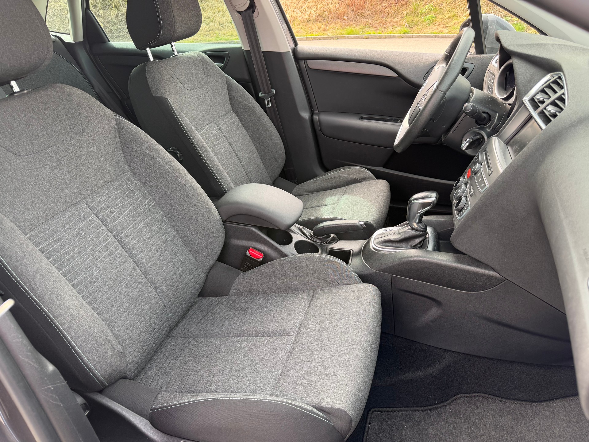 CITROEN C4 1.2 Pure Tech Feel Edition Automatic-image-4