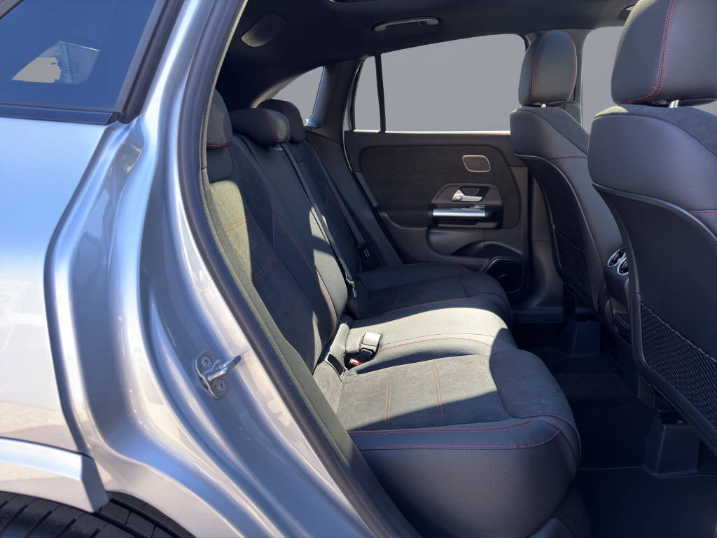 MERCEDES-BENZ GLA 220 d AMG Line 4matic-image-12