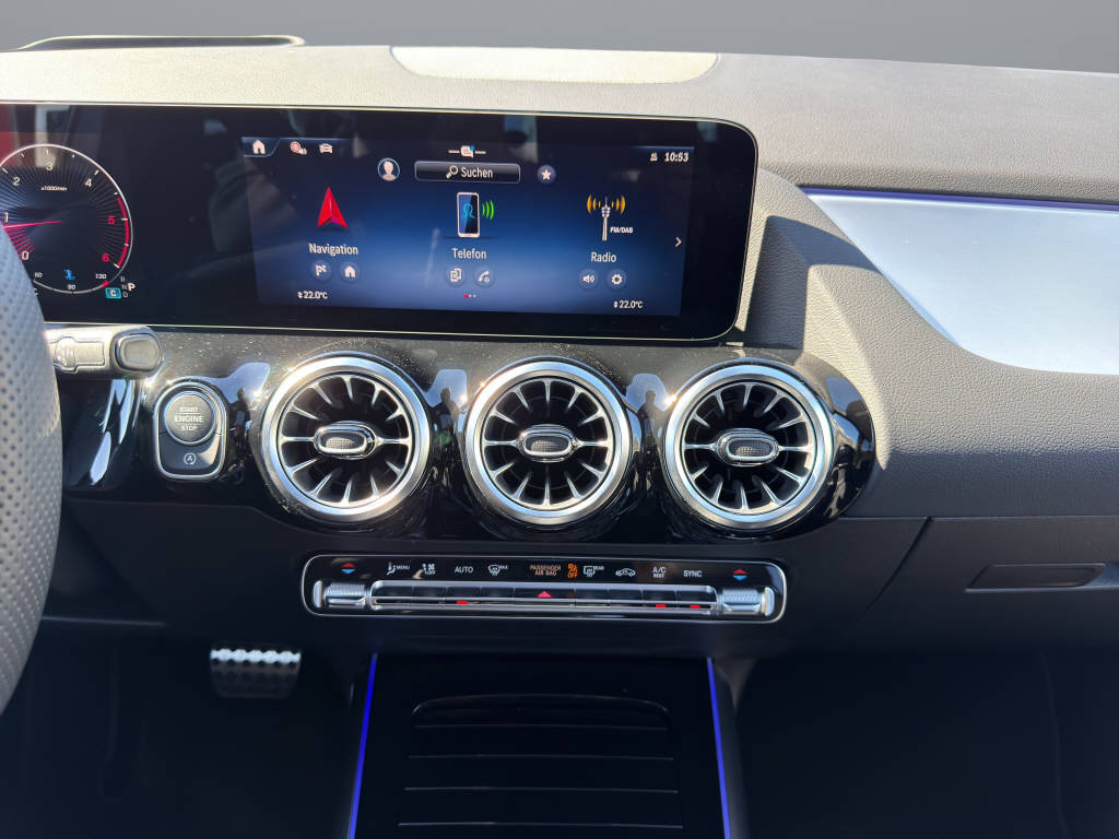MERCEDES-BENZ GLA 220 d AMG Line 4matic-image-10