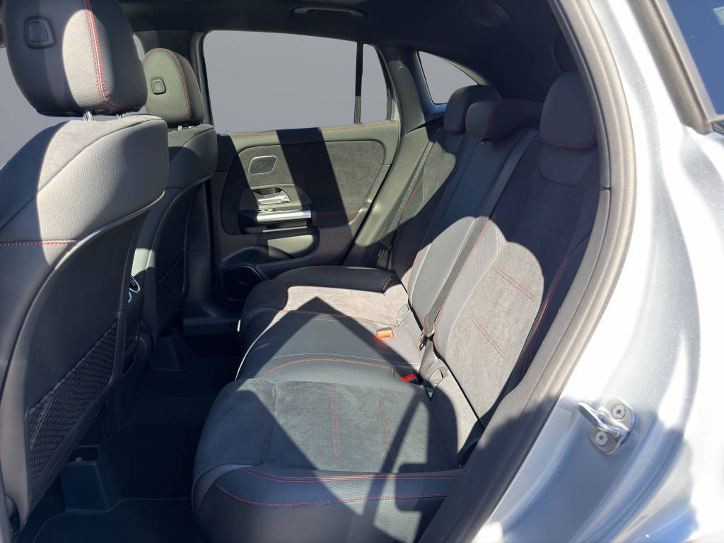 MERCEDES-BENZ GLA 220 d AMG Line 4matic-image-11